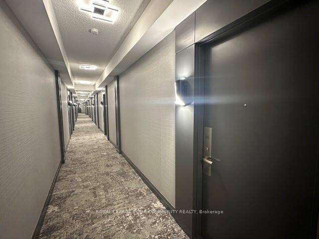 Spacious And Bright High Demand 605 Sf 1 Bedroom Den Unit At World On Yonge In Thornhill With 1 Parking Spot Included.