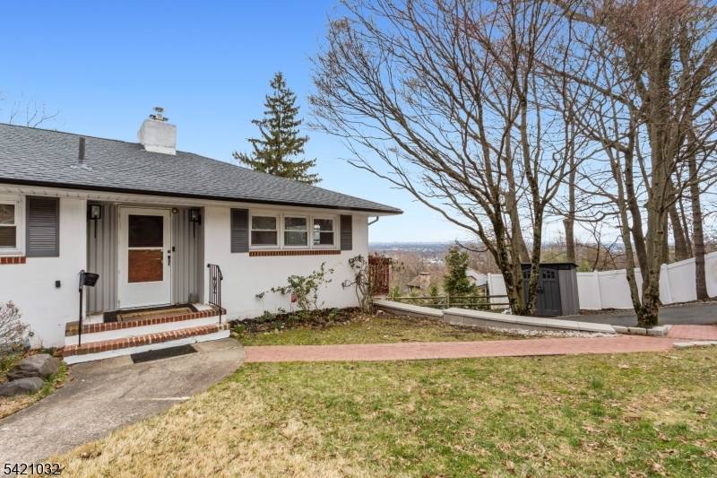 Welcome to this whole house 3 bedroom, 2 bath rental in the heights of Hawthorne.