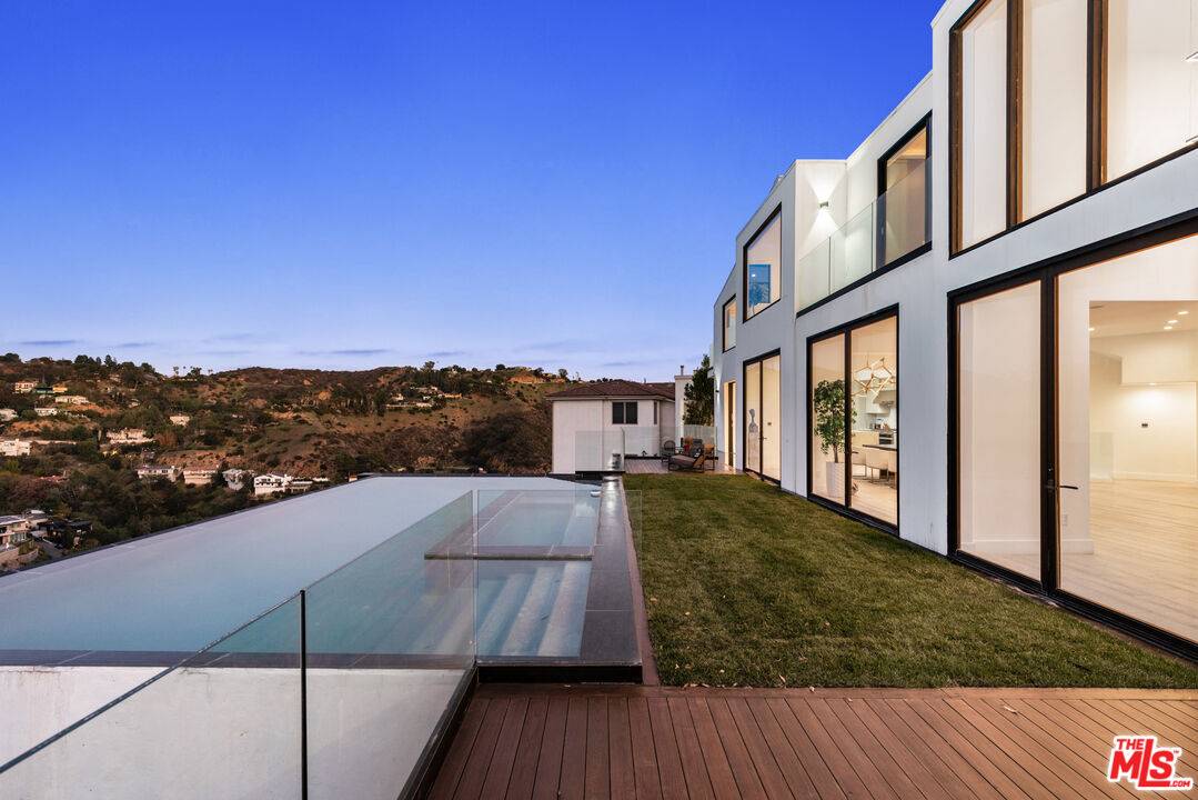 7567   HERMES DR 4BR Hollywood Hills East La