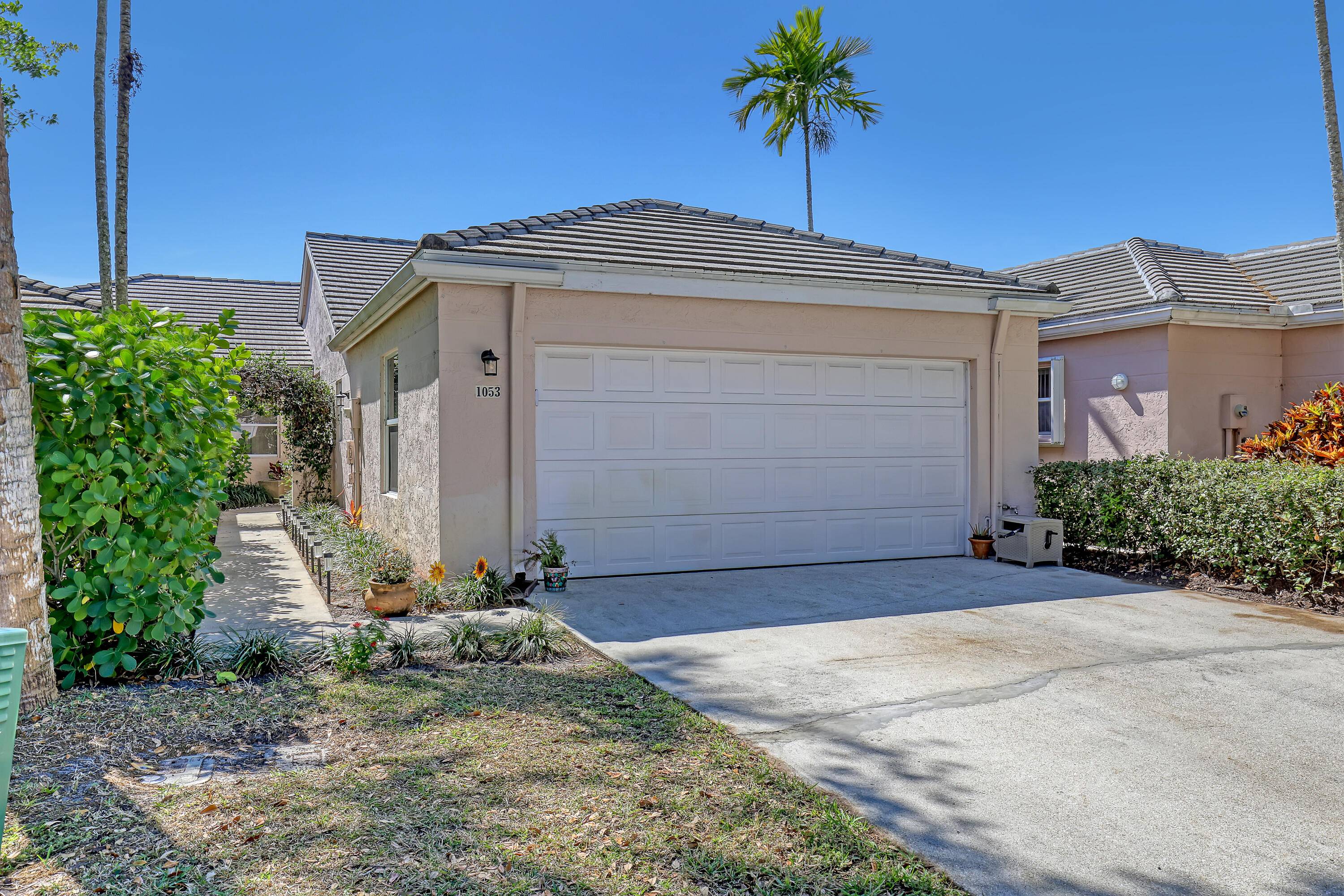 Discover the perfect blend of luxury and tranquility in this breathtaking 2 bedroom, 2 bathroom lakefront townhouse.