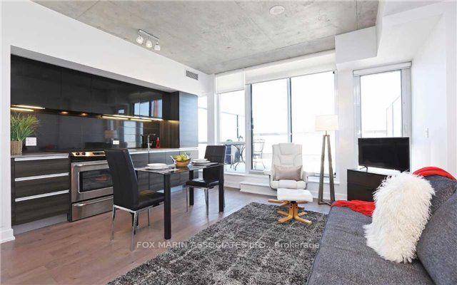Million dollar west facing views of the city from your own private terrace !