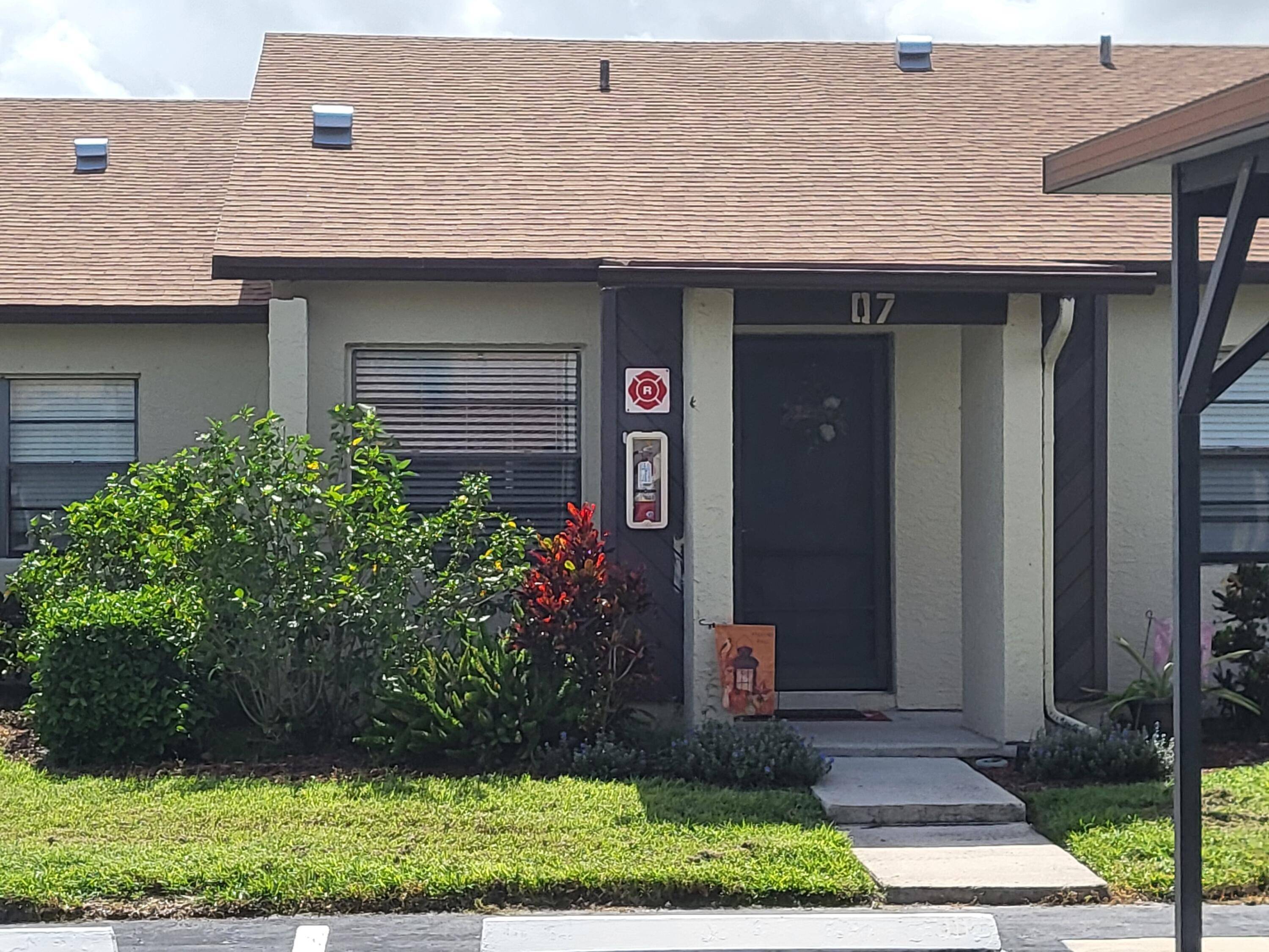 Cute 2 bedroom 2 Bath in the quiet Indian Pines Development.