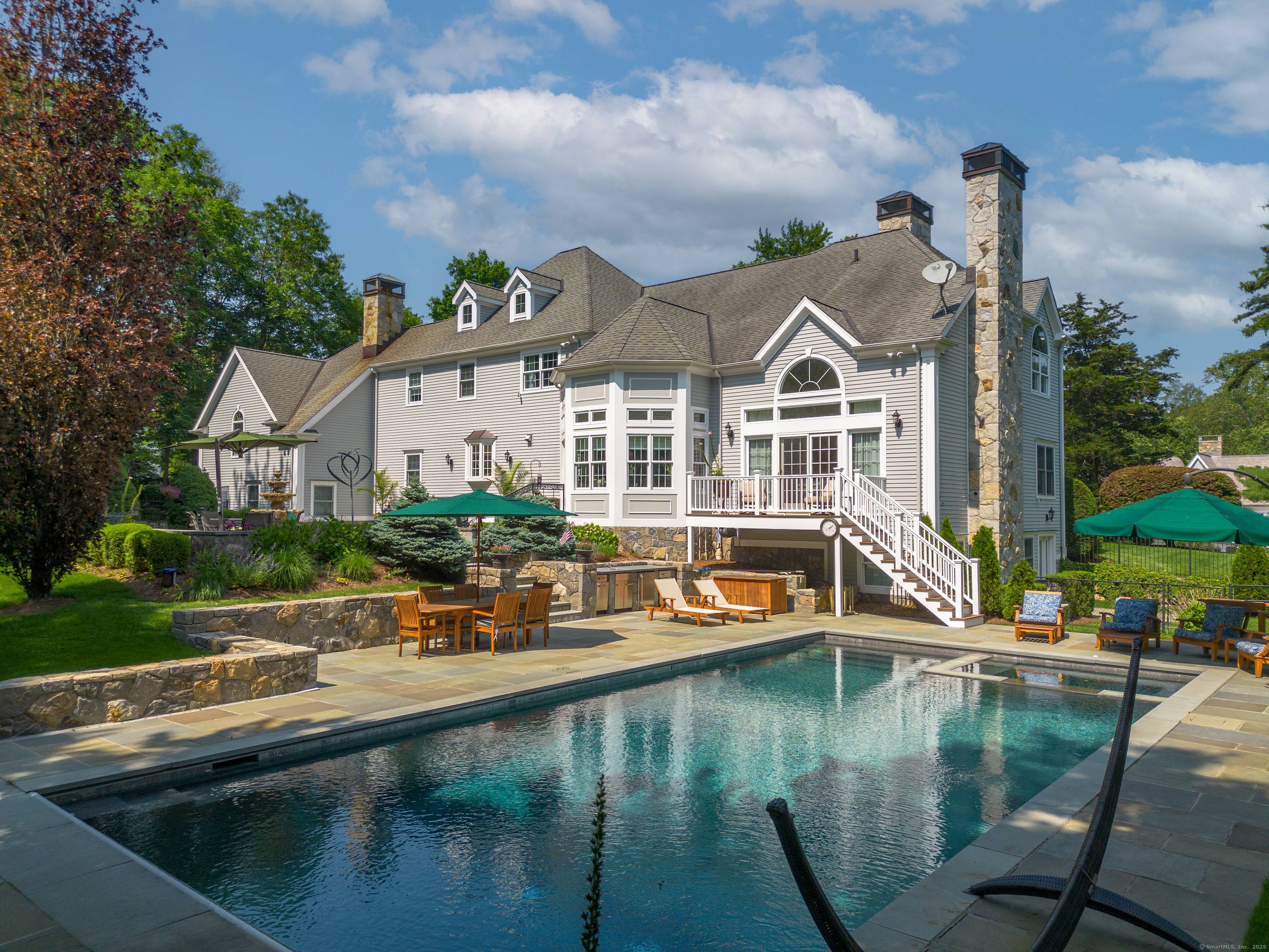 Just off Ponus Ridge and moments from Talmadge Hill Train Station, this exceptional Colonial home offers easy access to the Merritt and downtown amenities.