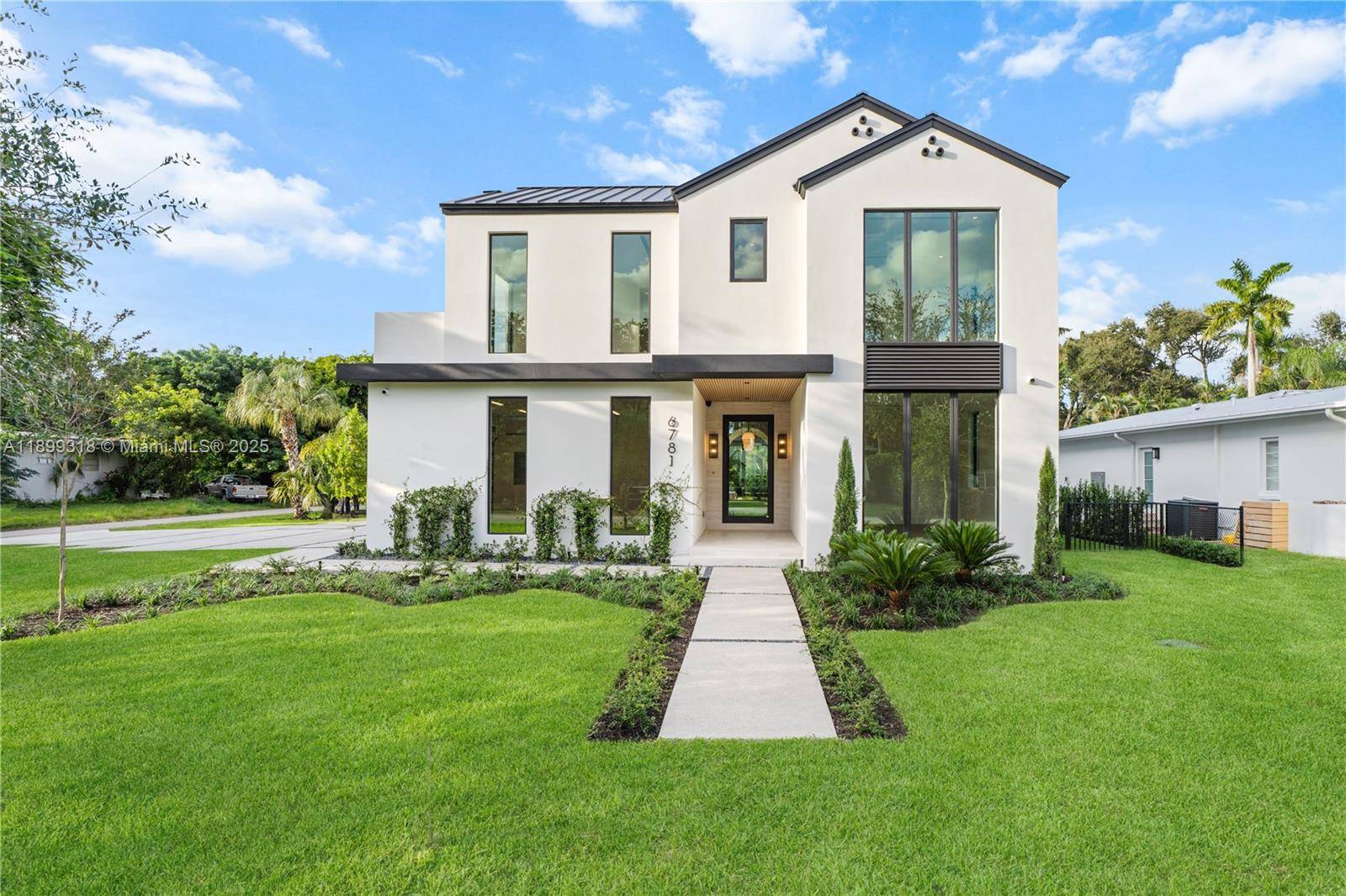 Spectacular new construction in the heart of South Miami !