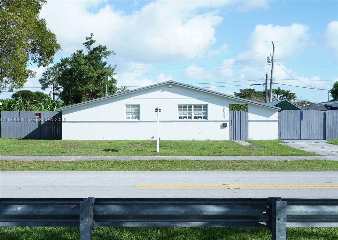 Excellent location for this property in Miami in the popular Snapper Creek neighborhood.