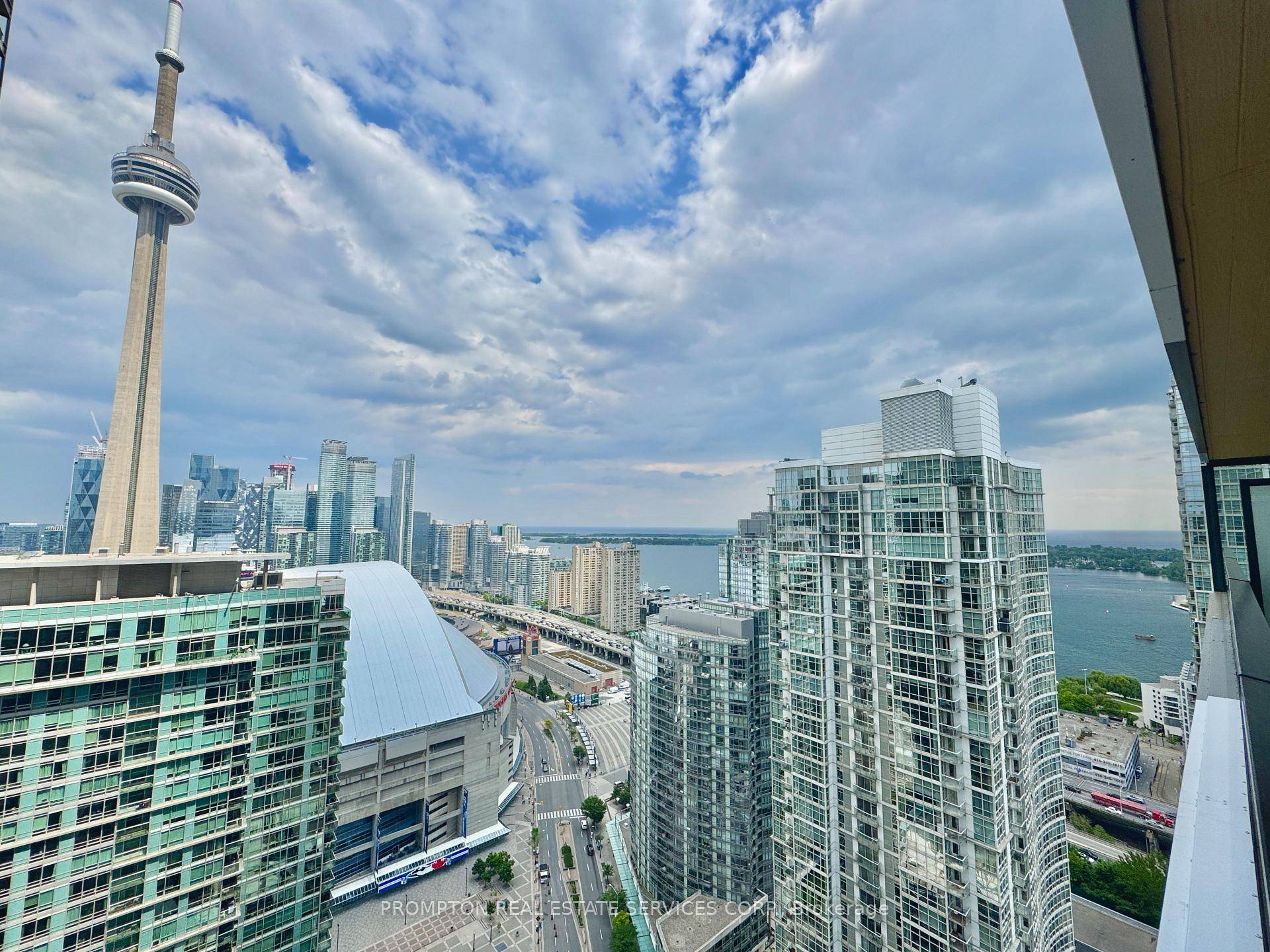 Unbeatable View Of CN Tower amp ; The Lake !