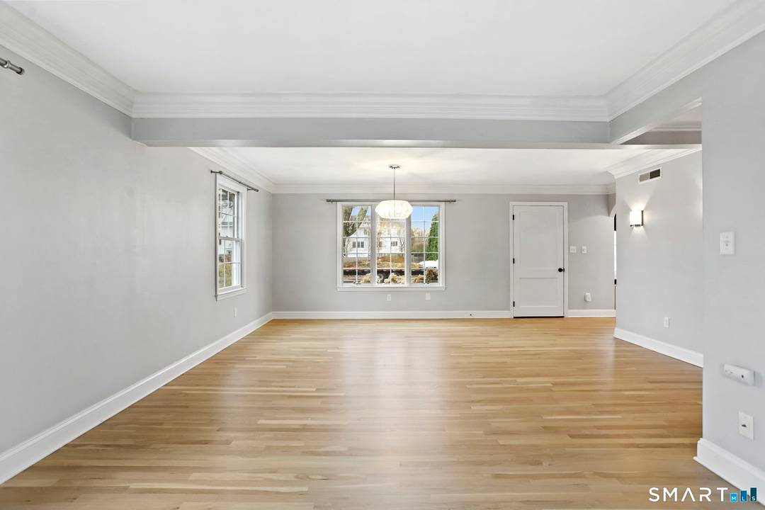 A wonderful opportunity to rent in the highly sought after Beach area !