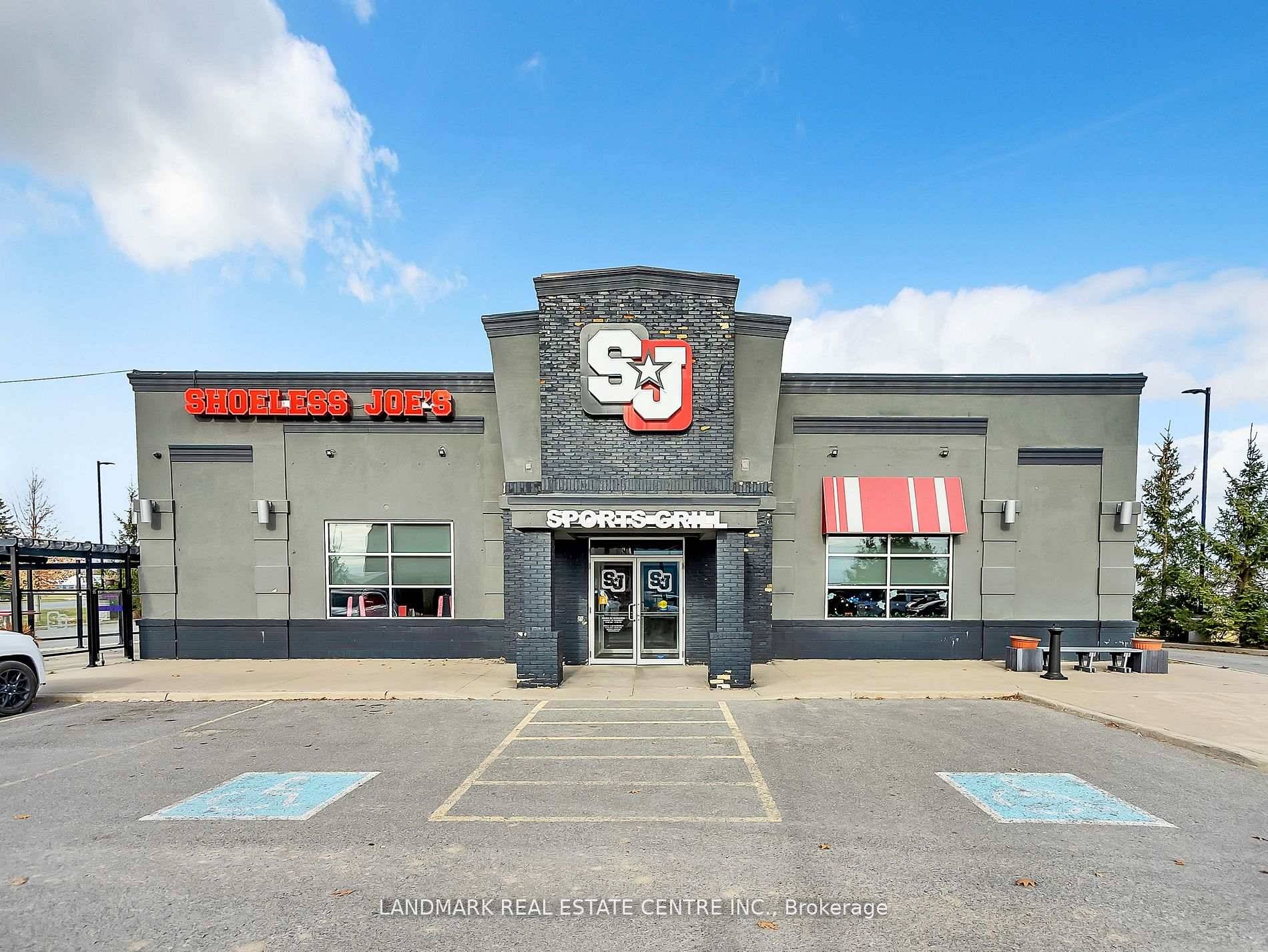 Popular restaurant and sports bar boasting 225 seats including an outdoor patio space.