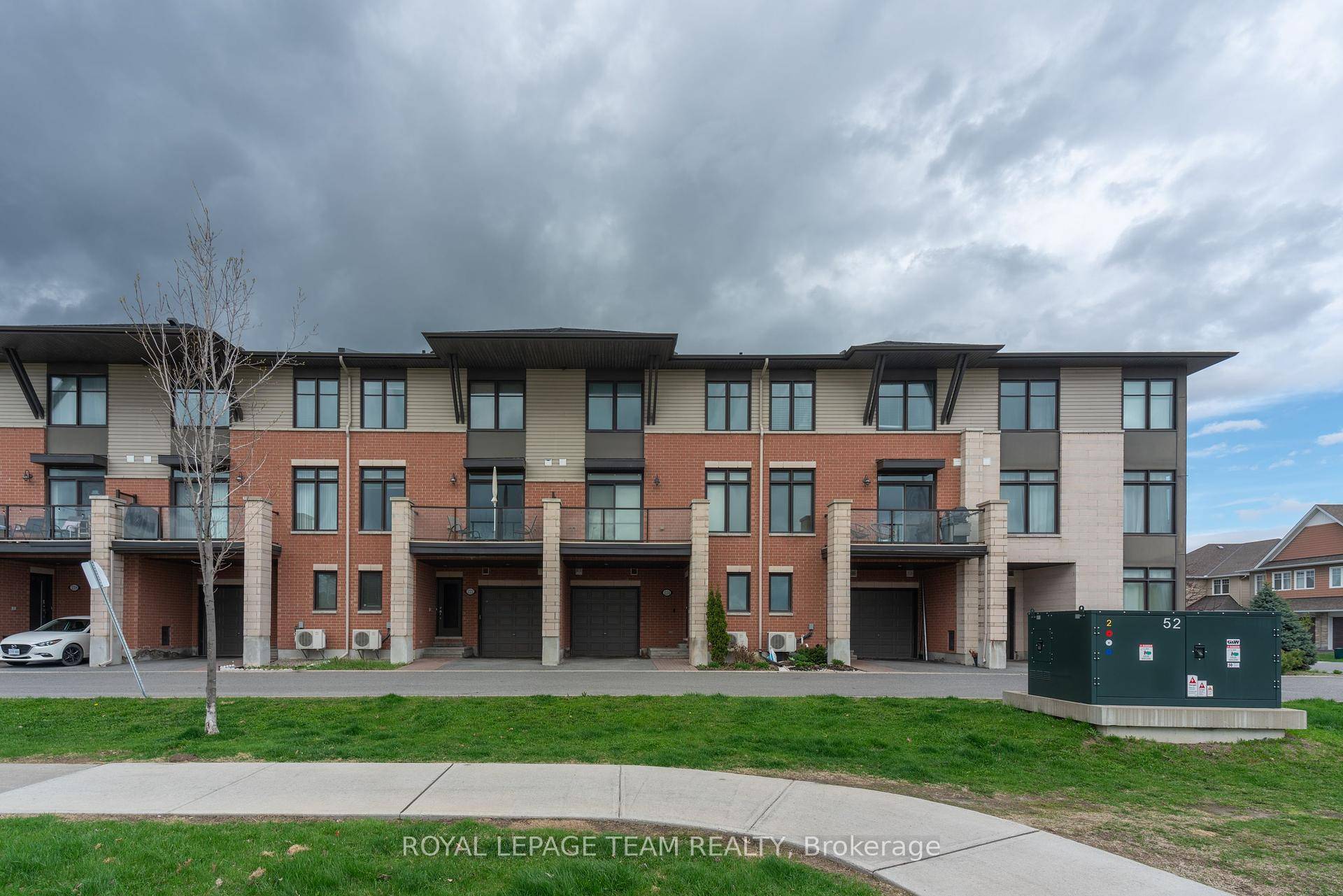 Welcome to this pristine Gallery Series Brockton Model townhome, ideally located in the highly desirable Chaperal Avalon community.