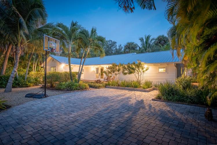 Rare Downtown Stuart Rental Modern Luxury with Tropical Backyard amp ; Jacuzzi !
