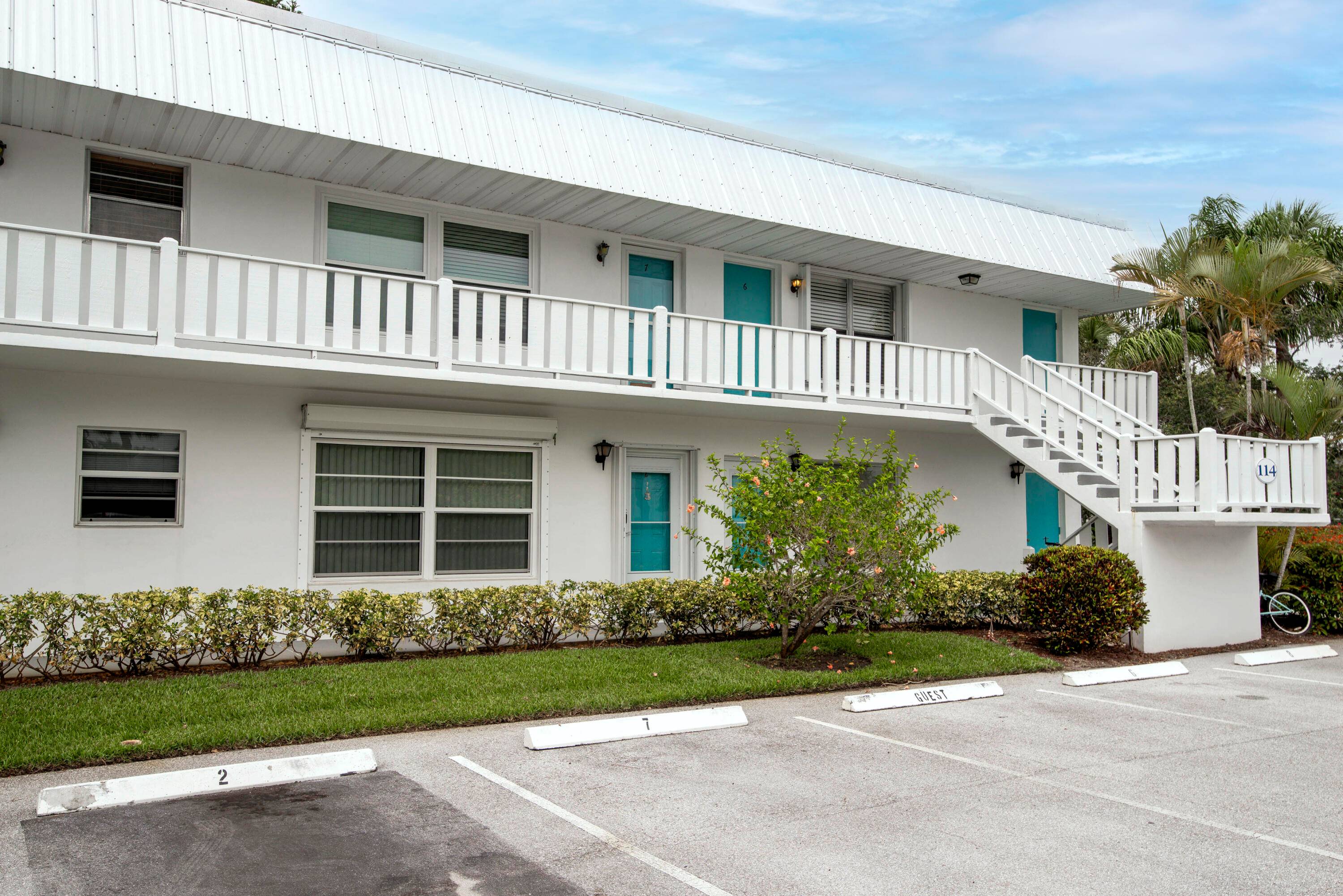 Beautiful move in ready 2 2 end unit condo in the highly sought after 55 community of Cedar Pointe.