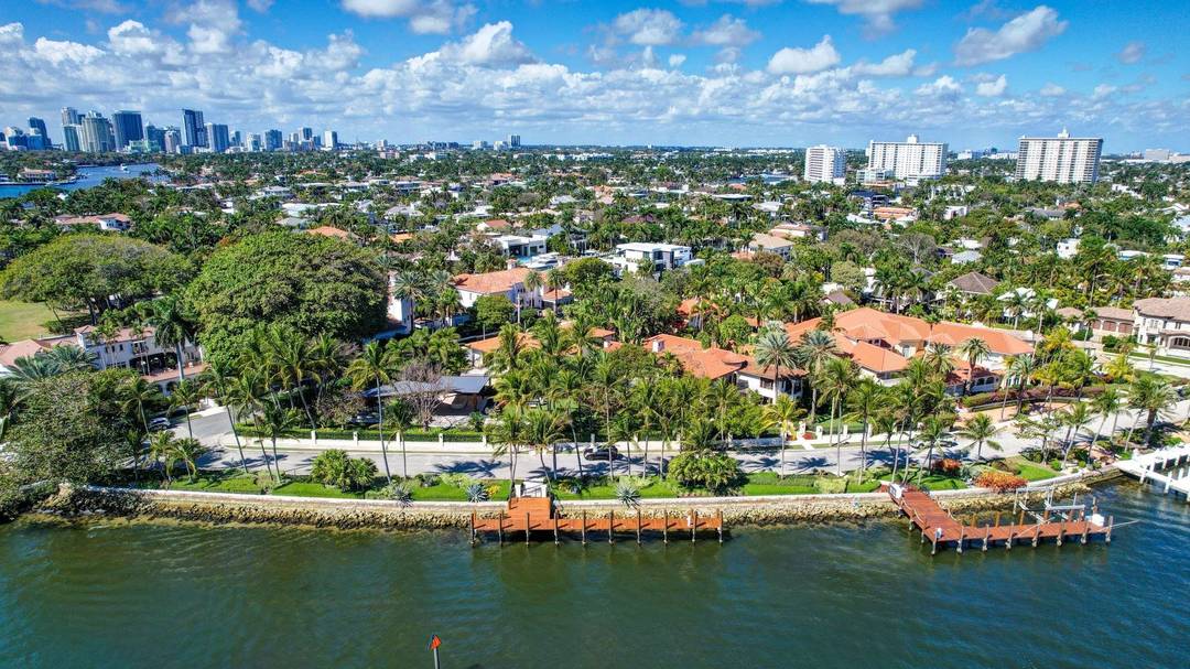 Magnificent two parcel. 82 acre Idlewyld waterfront estate with over 14, 000 sf in total.