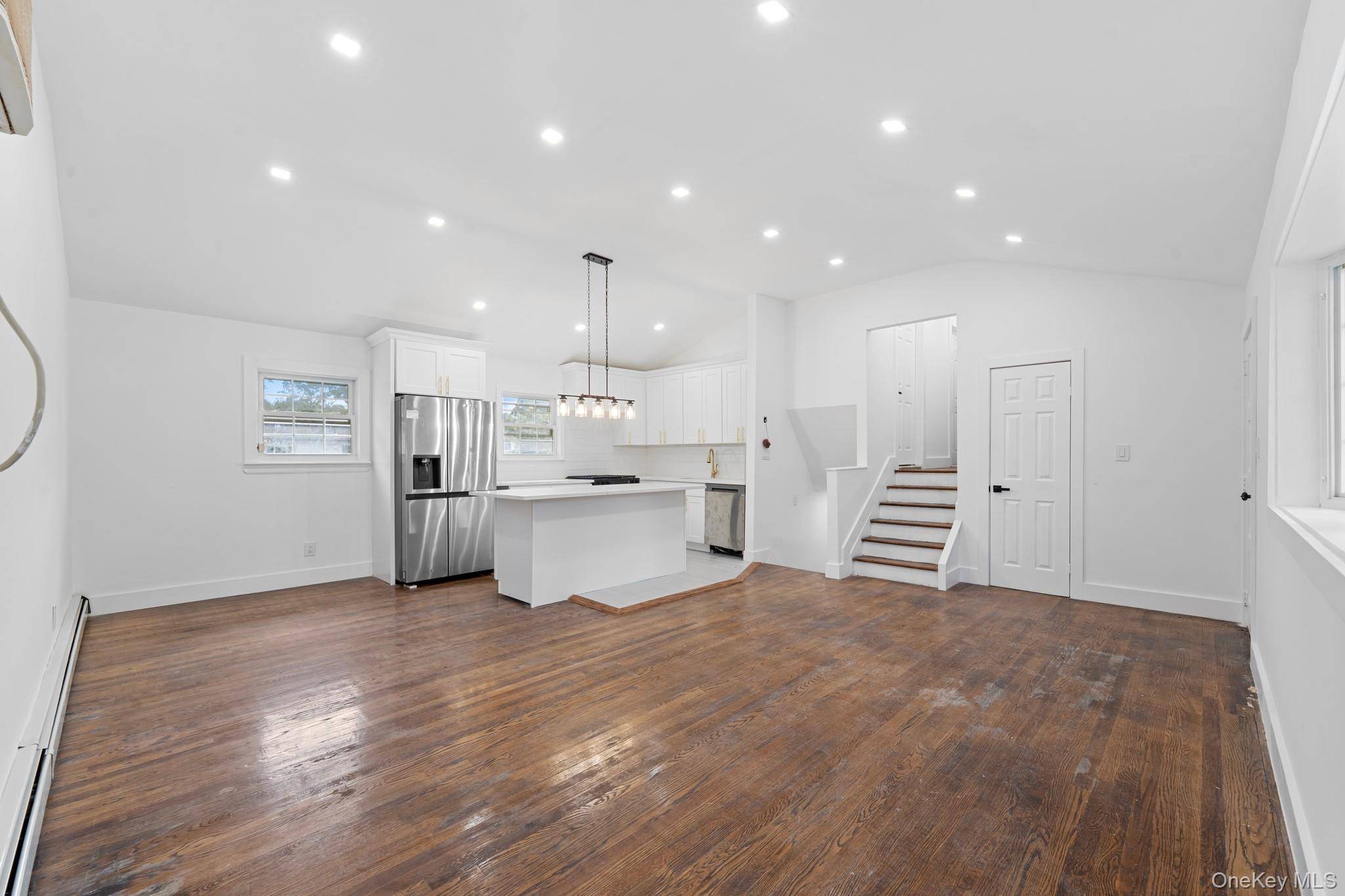 Stunning Fully Renovated 6 Bedroom, 3 Bathroom Home with Luxurious Master Suite 104 Essex St, West Babylon, NY 11704 Welcome to this beautifully renovated 6 bedroom, 3 bathroom home located ...