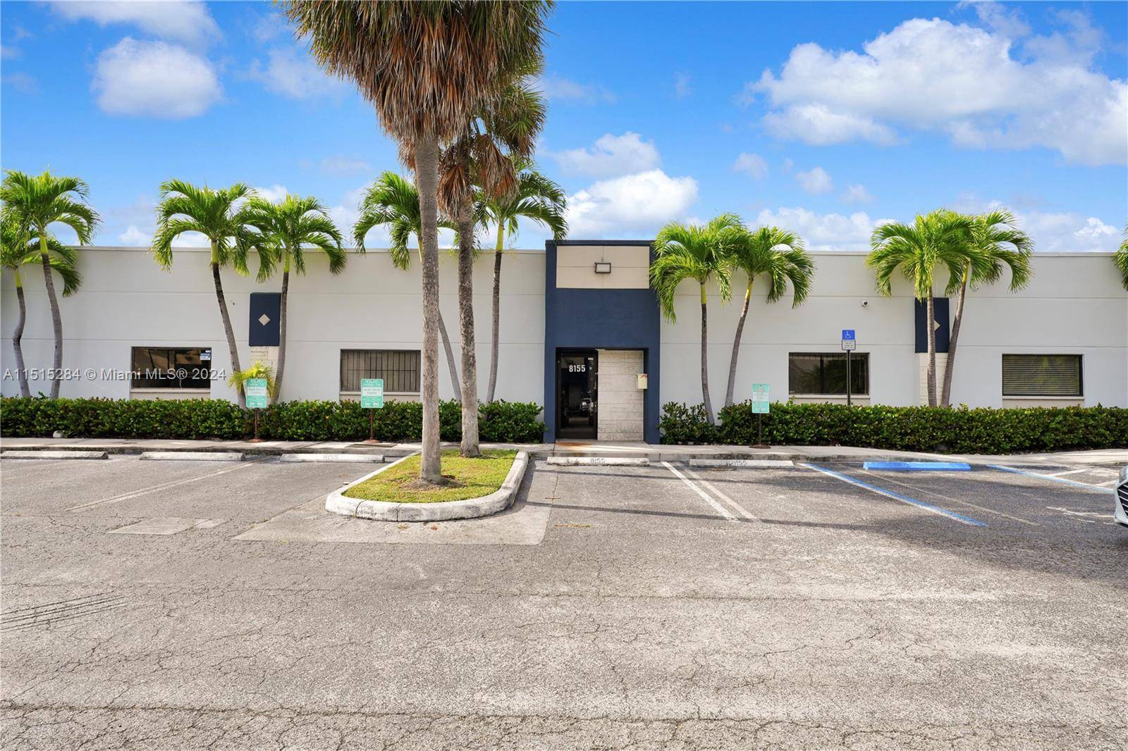 AIRWAYS CENTRE CONDO in Doral offers a strategically located complex with easy access to offices, showrooms, and street level warehouses.