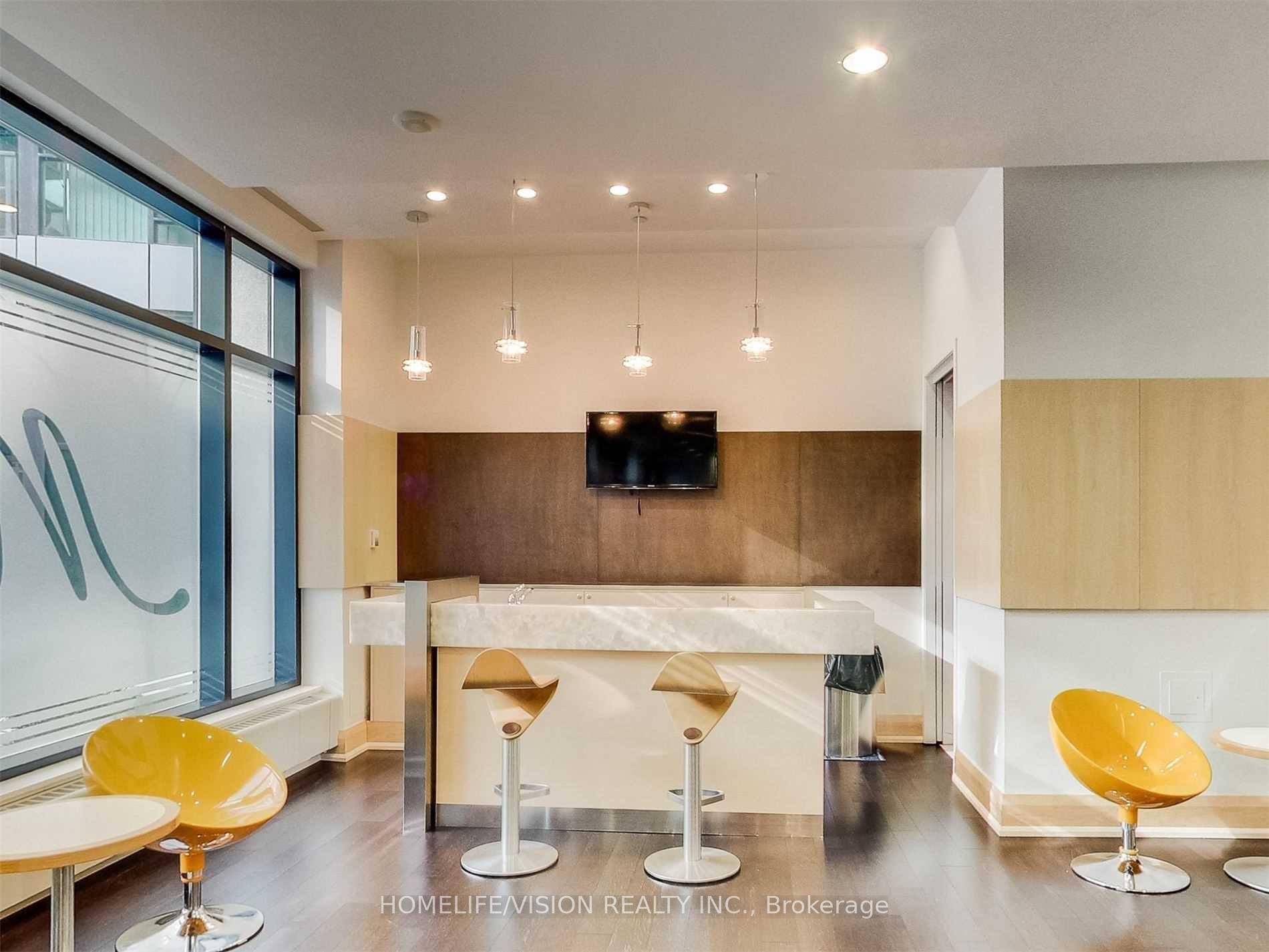 Stunning Bachelor Unit In The Highly Sought After Malibu Condominium.