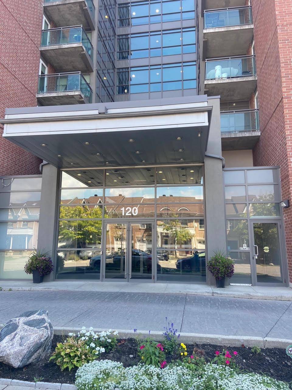 Bright and airy 2 bedroom, 2 bathroom unit offering a spacious layout with modern finishes throughout.