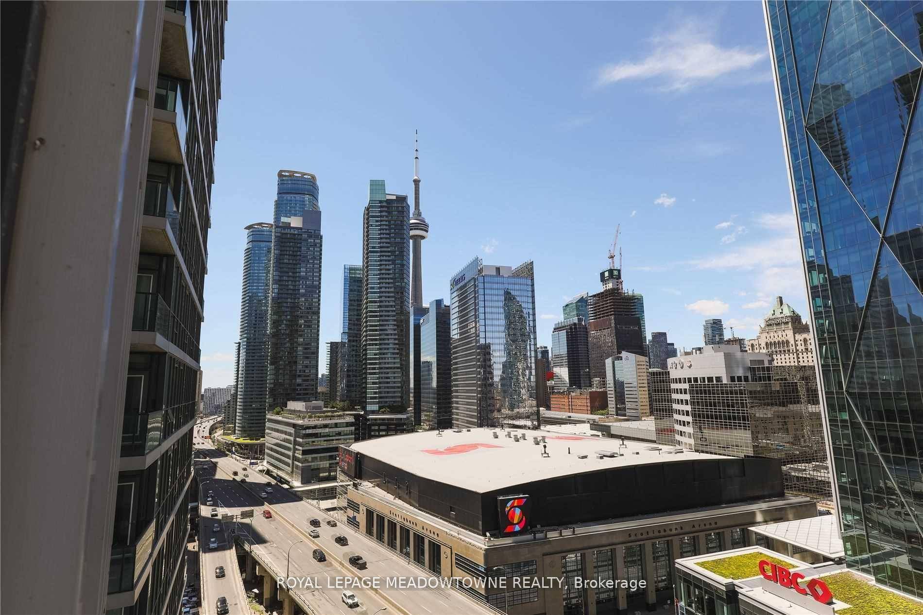 Welcome To Success ! A Bright amp ; Spacious 2 Bed 2 Bath Corner Unit Parking.