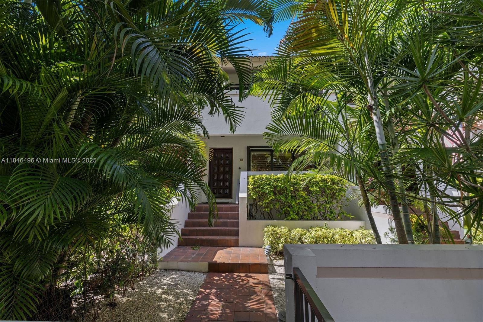 The ideal lifestyle in the heart of Coral Gables !