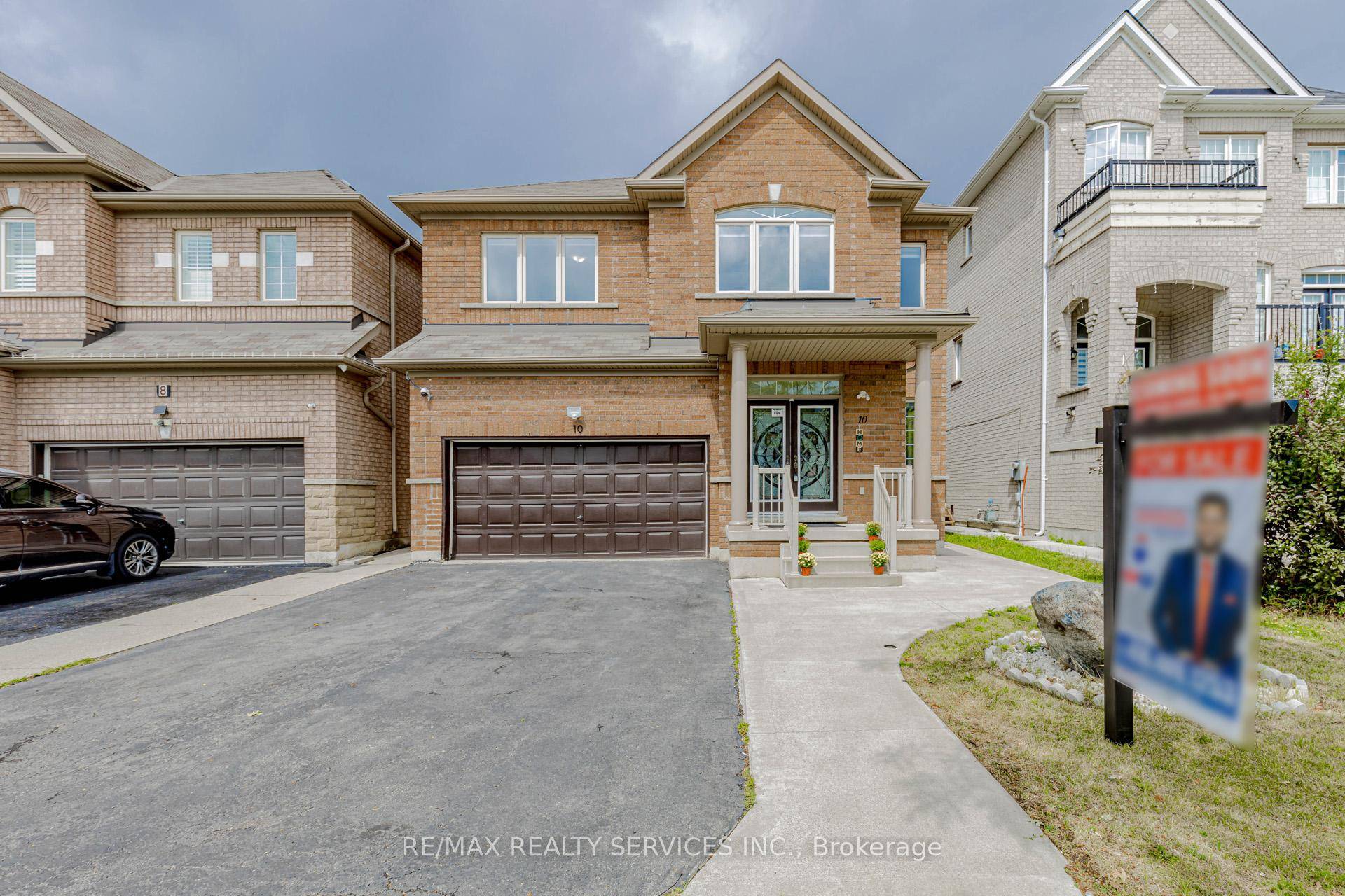 Welcome to 10 Cedarsprings Way an exquisite, move in ready detached home nestled in the heart of the prestigious Sandringham Wellington community.