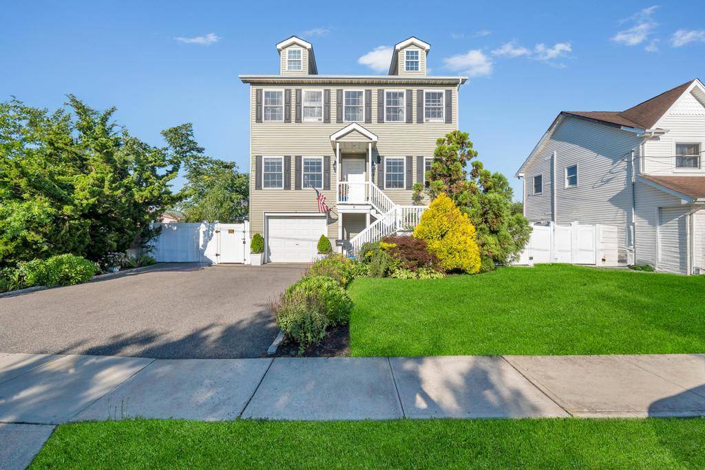 Welcome to this distinguished colonial residence tucked away in the coveted enclave of South Freeport, just minutes from the famed Nautical Mile, fine dining, boutique shopping, and convenient transit.