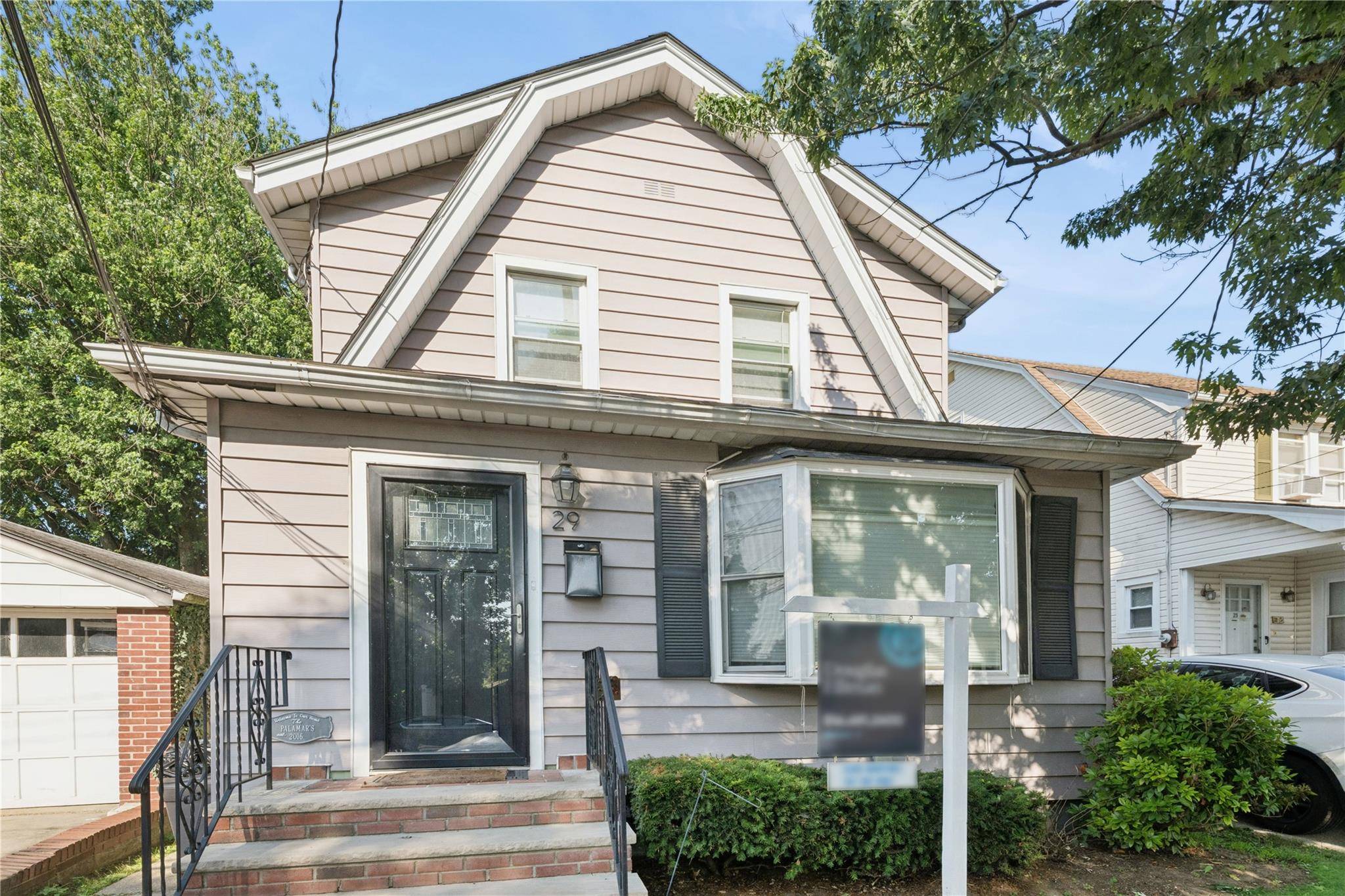 Welcome to this beautiful home, located in the heart of Floral Park.