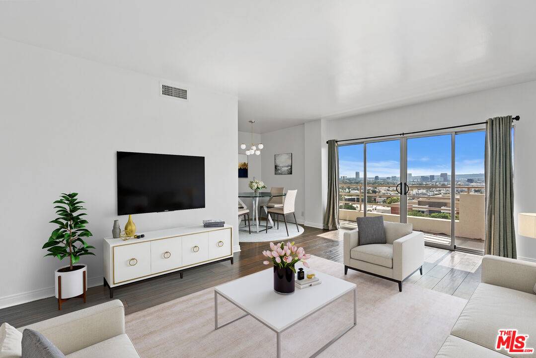 1131 Alta Loma Rd 1BR Sunset Strip La