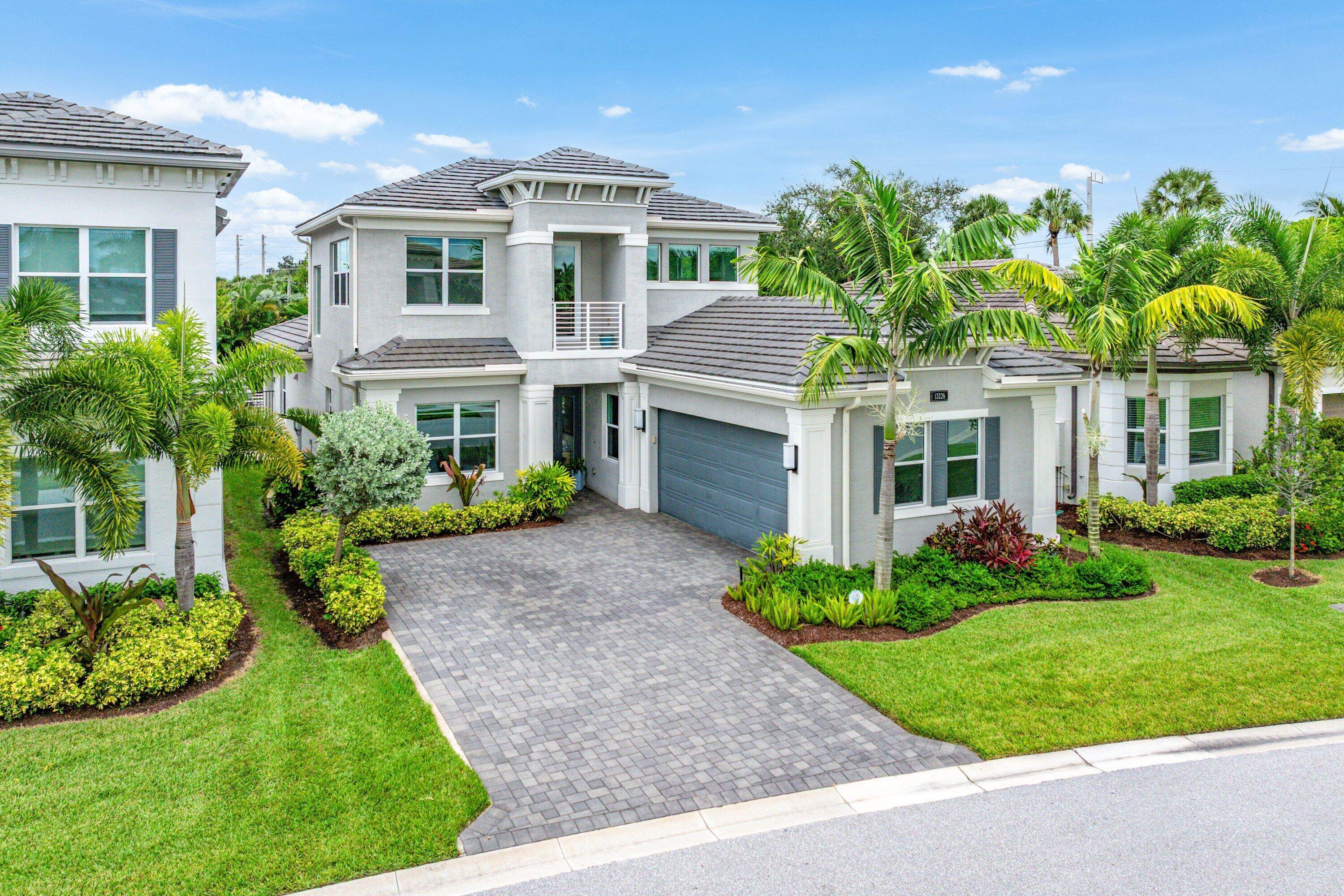 This Geneva model gives you the convenience of a ranch, with all the additional space.