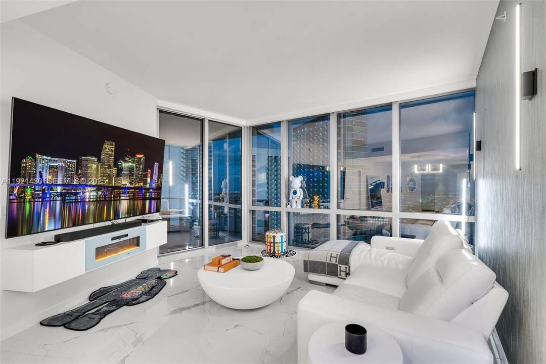 Welcome to Paramount Miami Worldcenter home to the most amenities in the world.