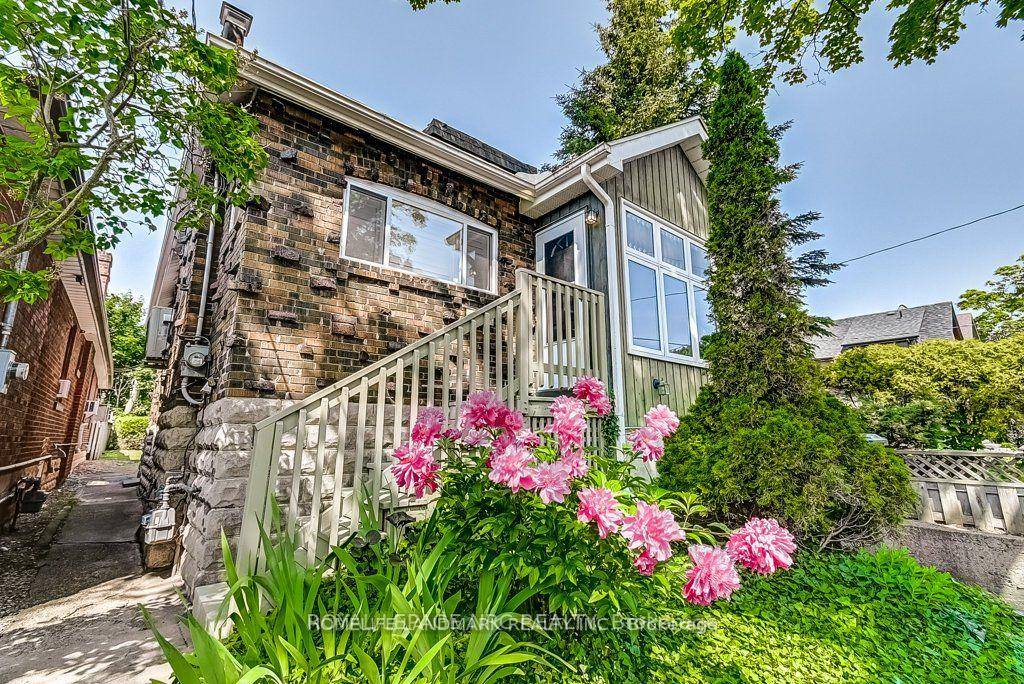 Location ! ! ! New Toronto, Right By The Lake Main Level Only, Private Entrance, Ground floor, 3 bedroom, 1 Bathroom.