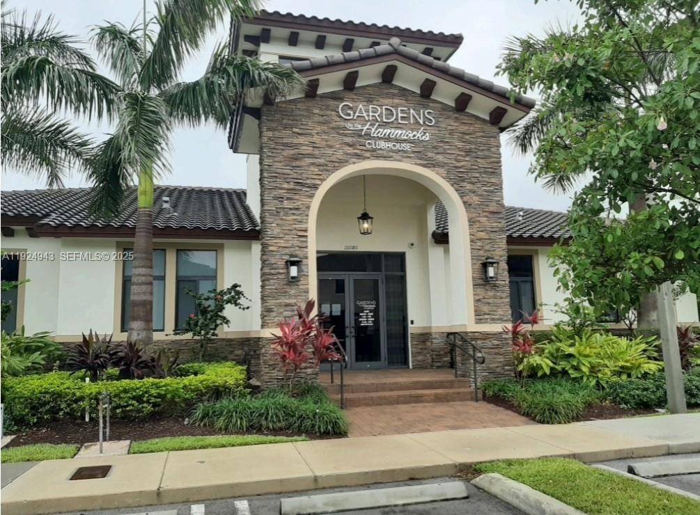 Smart amp ; Stylish 3 Bed 3 Bath Home on Oversized Corner Lot !