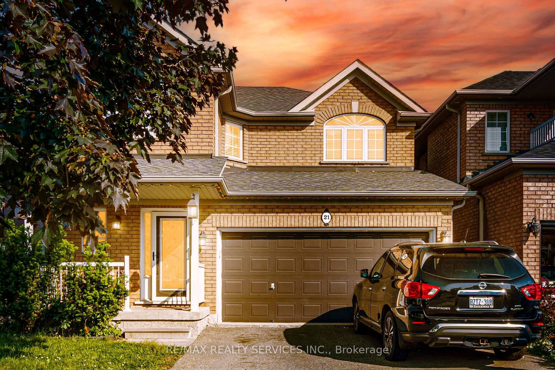 Welcome to this beautifully upgraded fully detached home offering 3 1 bedrooms and 4 bathrooms, situated in the heart of Fletchers Meadow one of Bramptons most desirable neighborhoods !