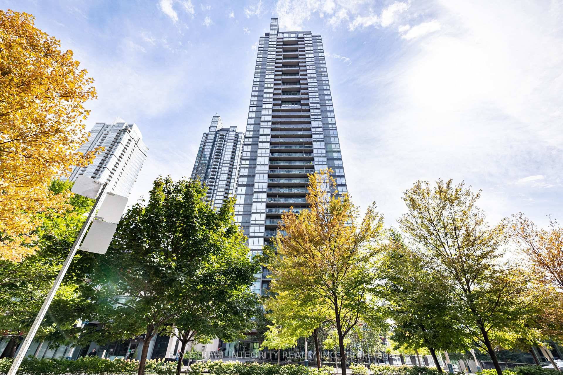 Stunning 912 Sqft 2 Bed Den, 2 Bath Condo With Unobstructed South Facing Lake Views !