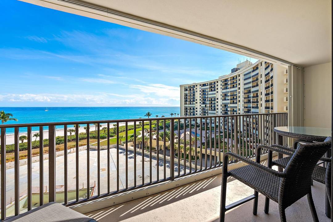 Leasing for the 2027 Season only Wake up to sunrises and endless ocean views from this 2BR 2BA Ocean Trail condo in the heart of Jupiter.
