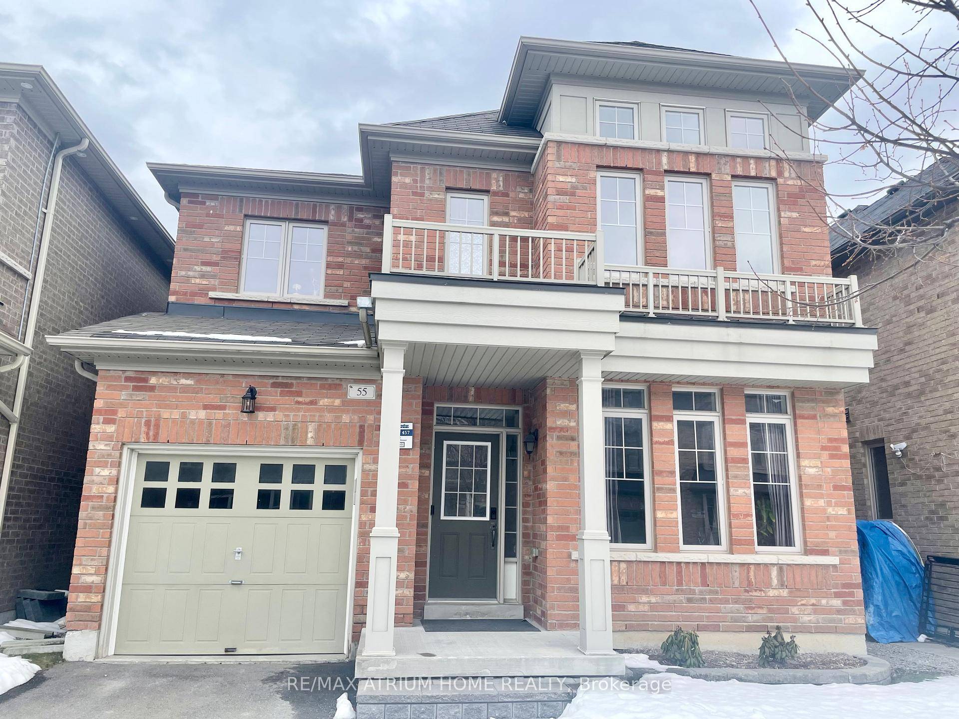 Bright 4 Bedroom Detached Home In Berczy Community.