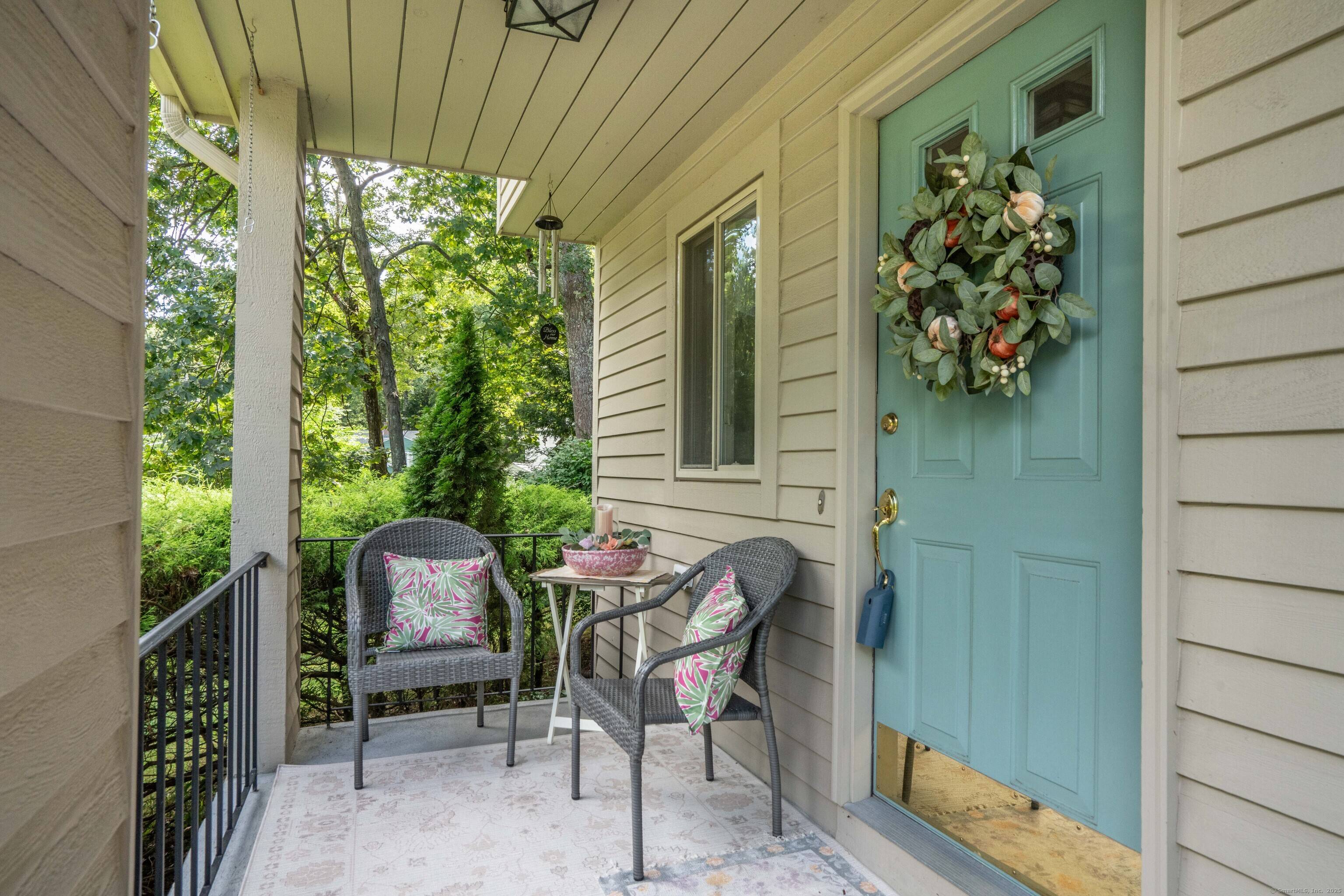 Welcome to this beautifully maintained sweet home !