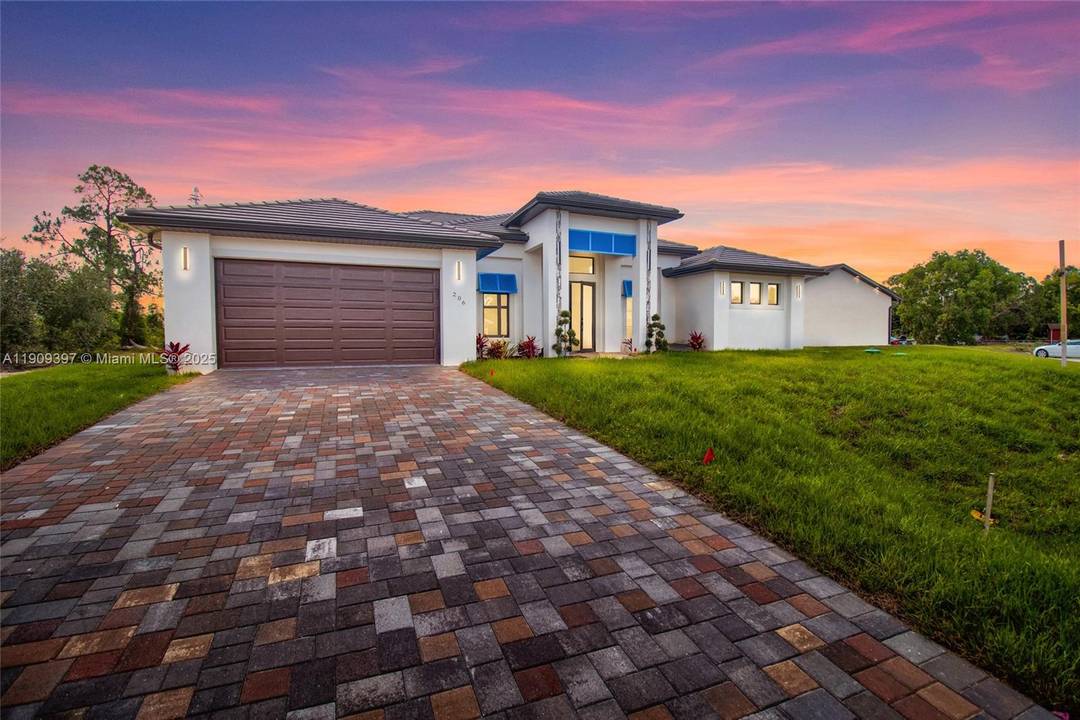 Modern Elegance with a Colonial Touch !