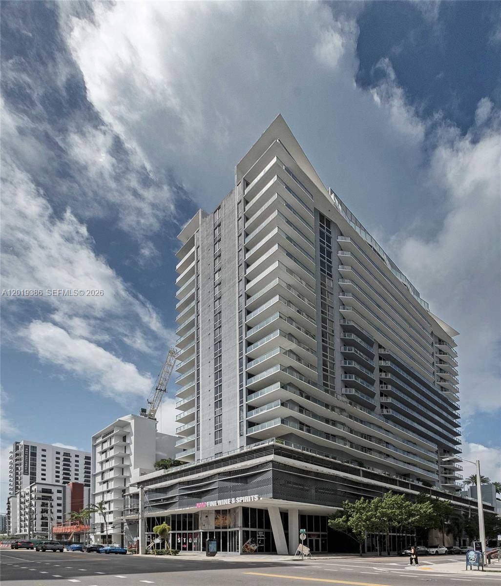 Exceptional 2BD 2. 5BA unit on the 17th floor in prime Brickell.