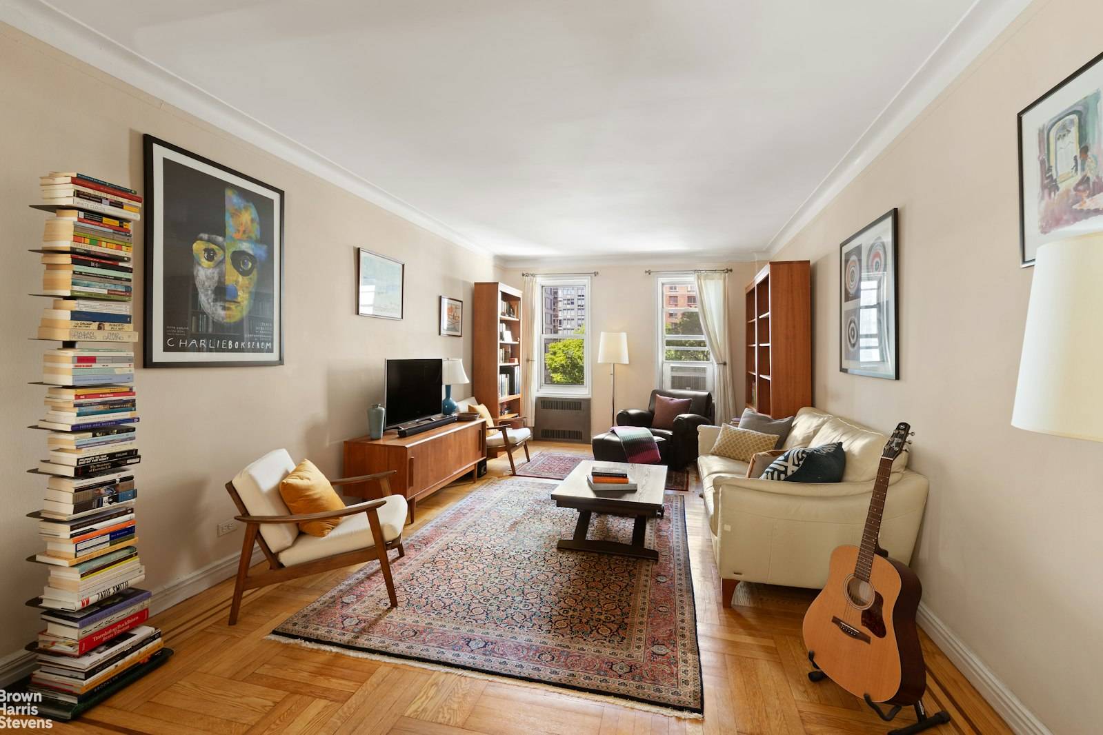 Elegant Art Deco Residence This distinguished one bedroom apartment, set within a well maintained prewar Art Deco cooperative, offers refined living in move in condition One enters into a spacious ...