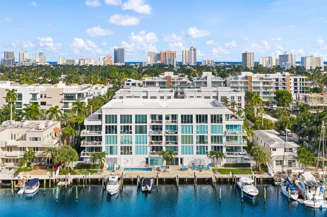 Experience the Las Olas lifestyle w the ease of condo living amp ; the convenience of an on site marina.