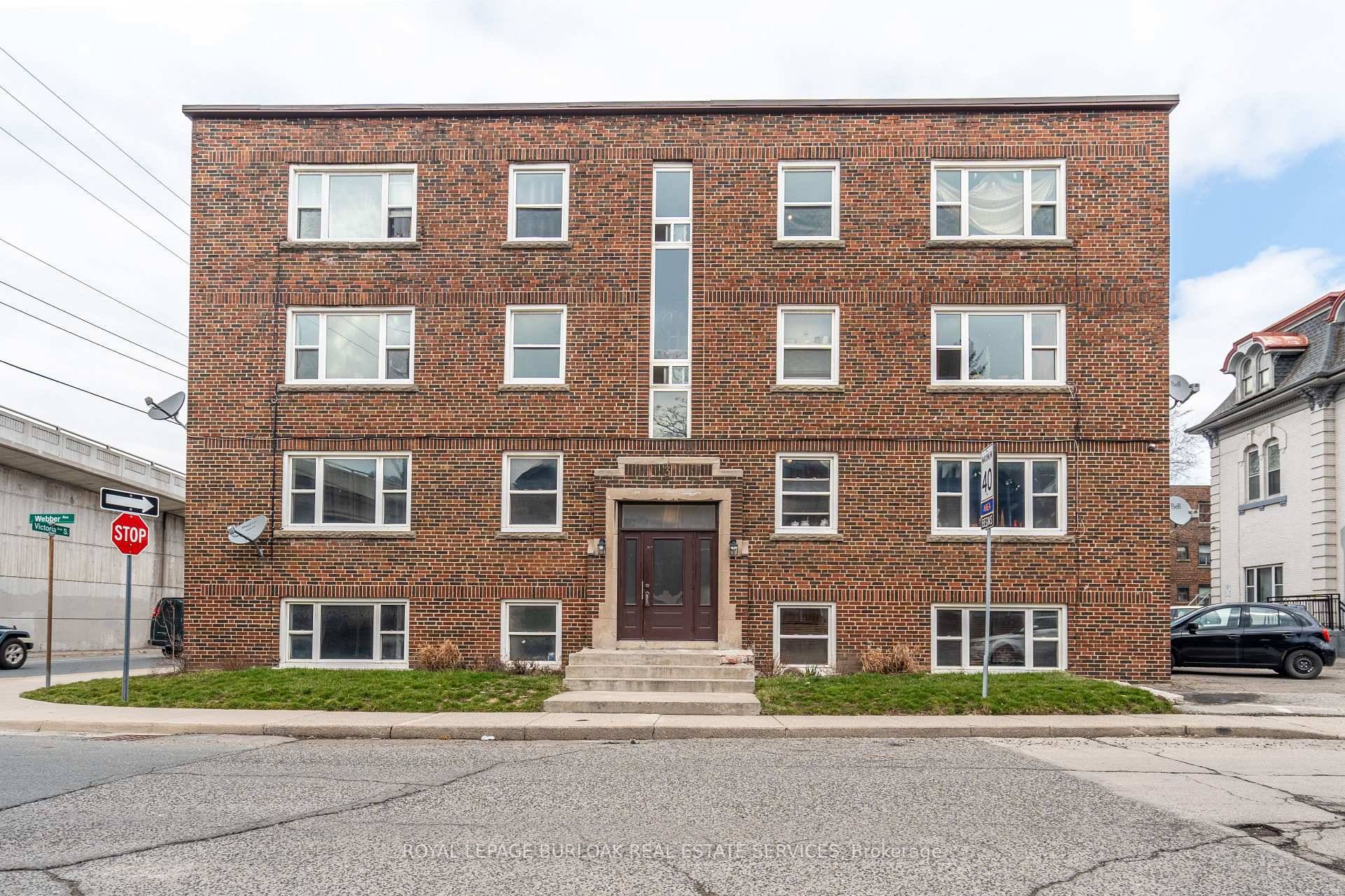 Bright and spacious 1 Bedroom, 1 Bathroom apartment for lease, available immediately !