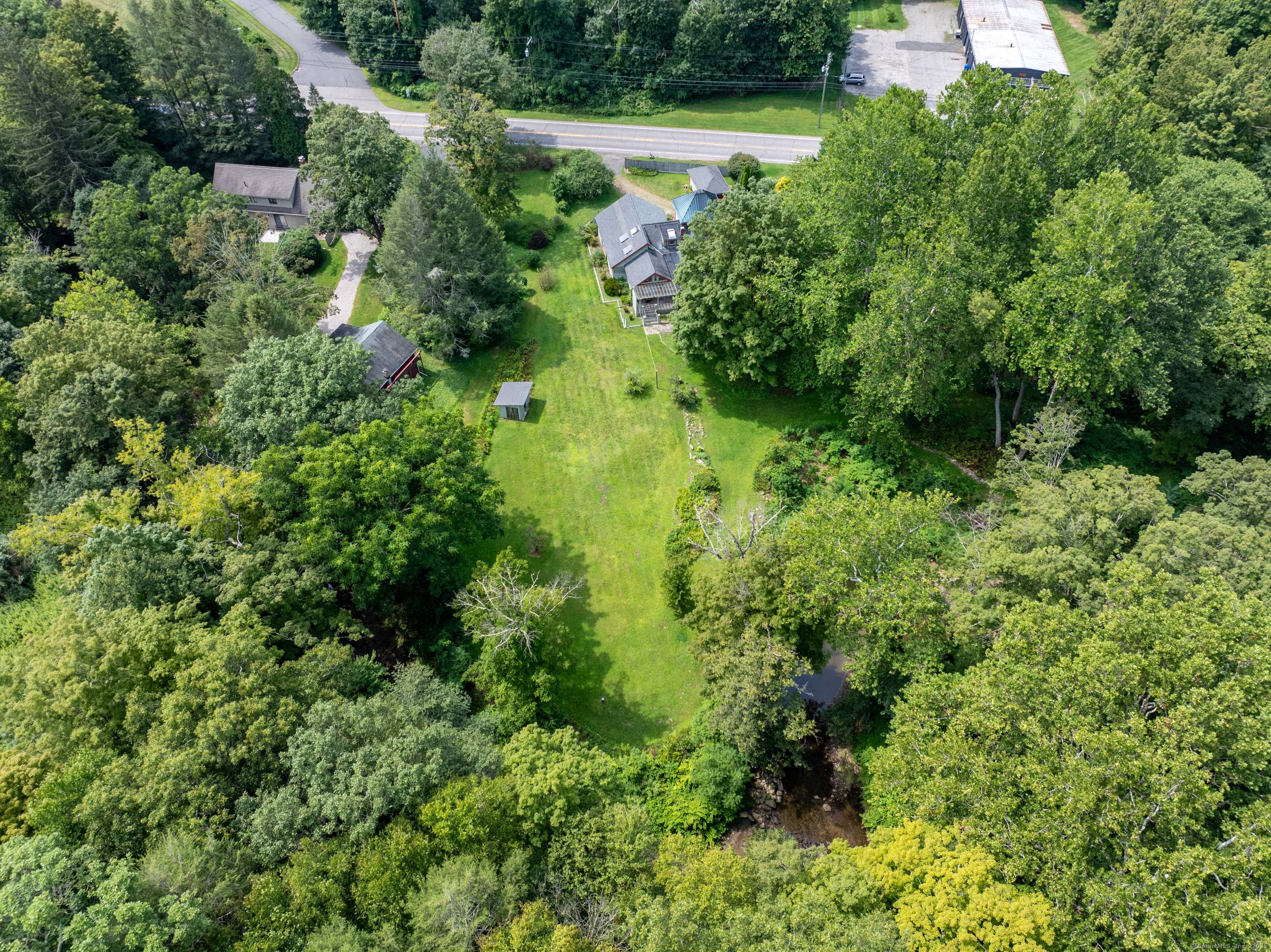 Welcome to Your Contemporary Retreat Surrounded by Nature !