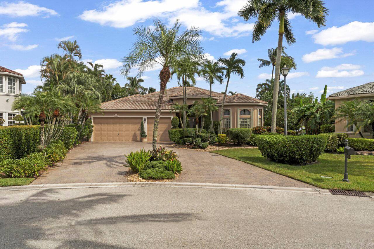 Welcome to this stunning 5BR 3.