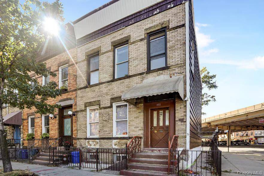 This fully renovated 3 bedroom, 1.