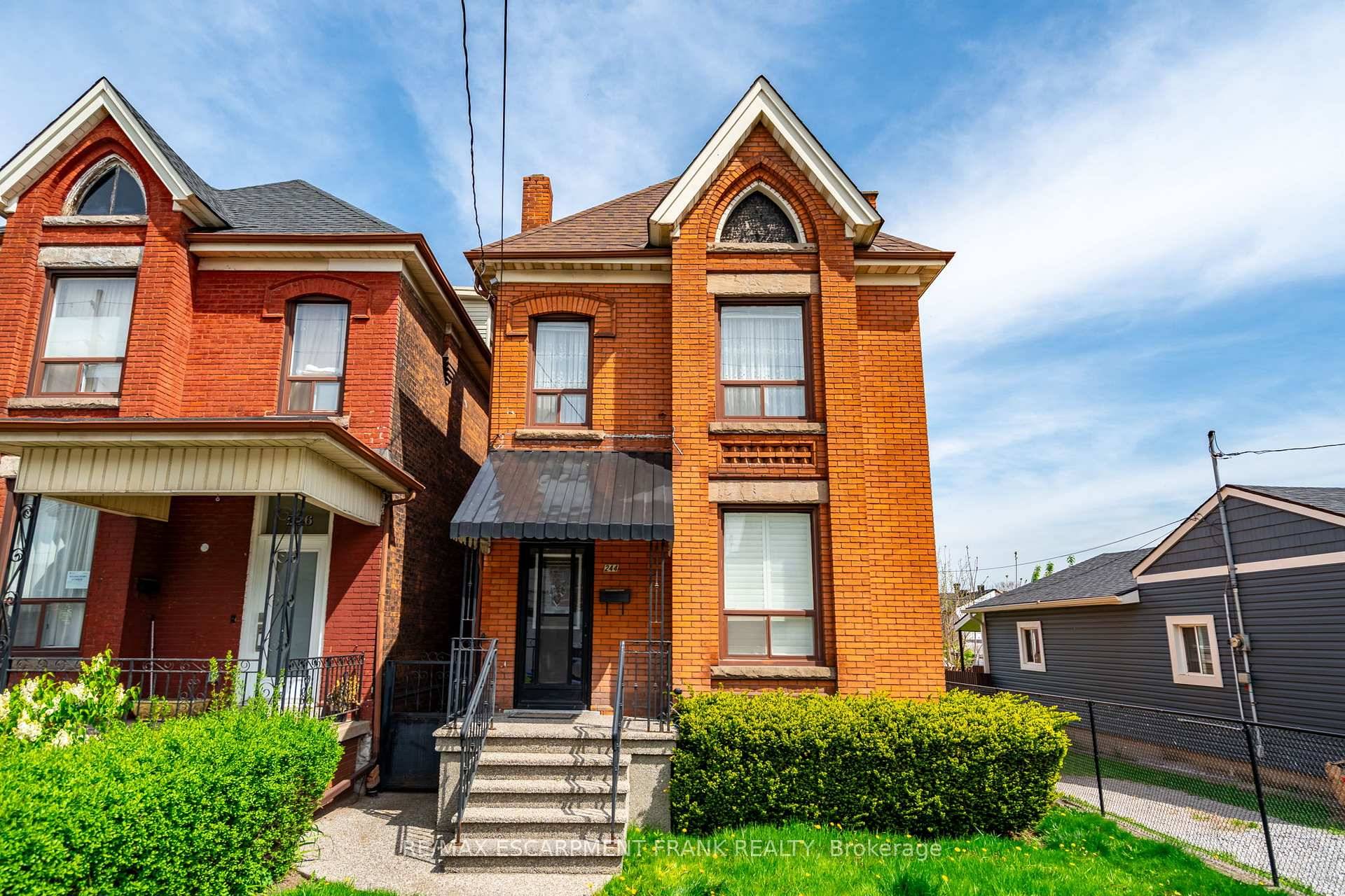 Beautiful Brick 2 Storey with walking distance to James St N's many restaurants, shops, Spinco amp ; minutes bike ride to Hamilton's Waterfront.