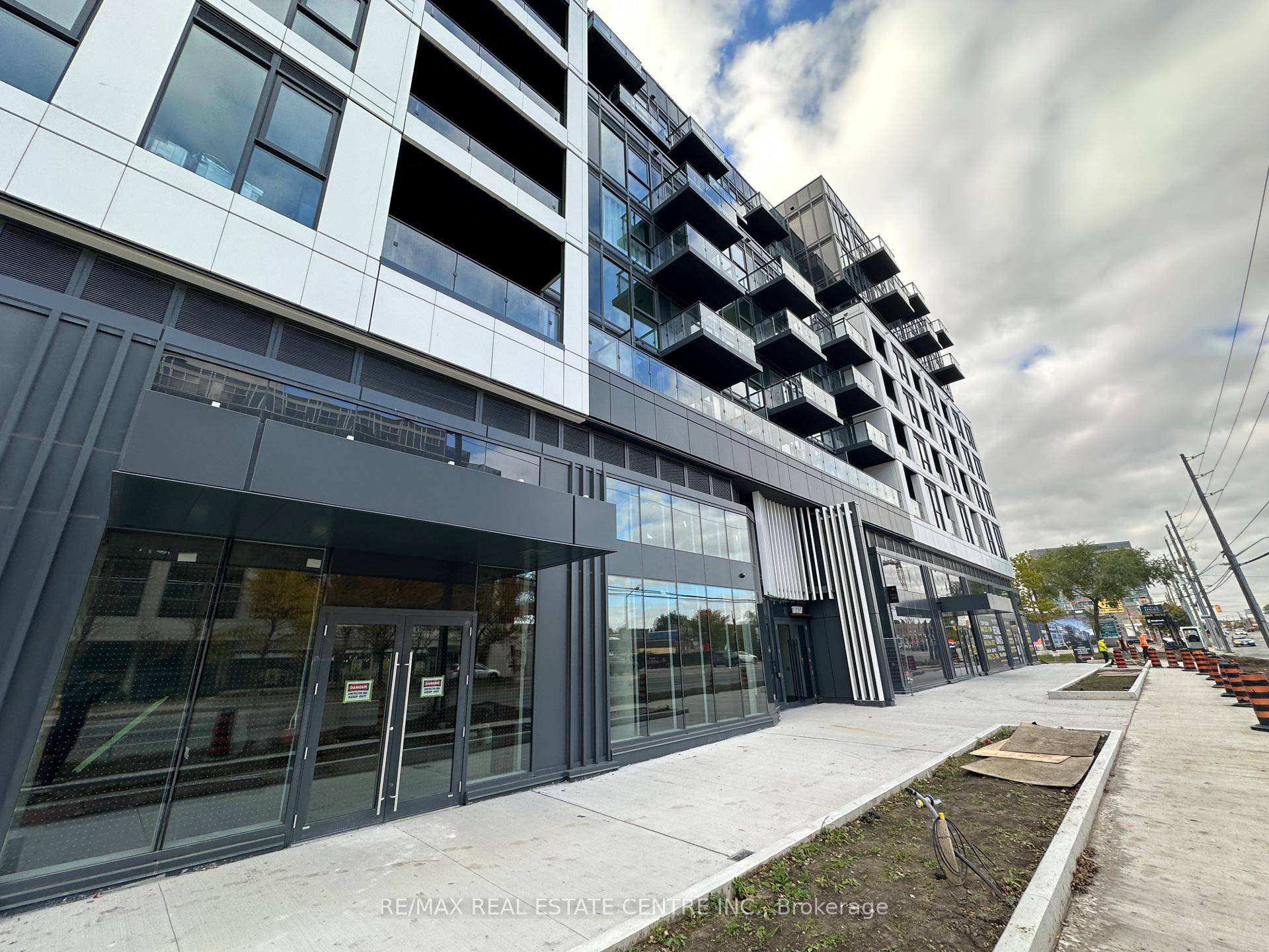 Discover an exceptional rental opportunity at Verge West, nestled at the intersection of Queensway and Islington, where convenience meets luxury.