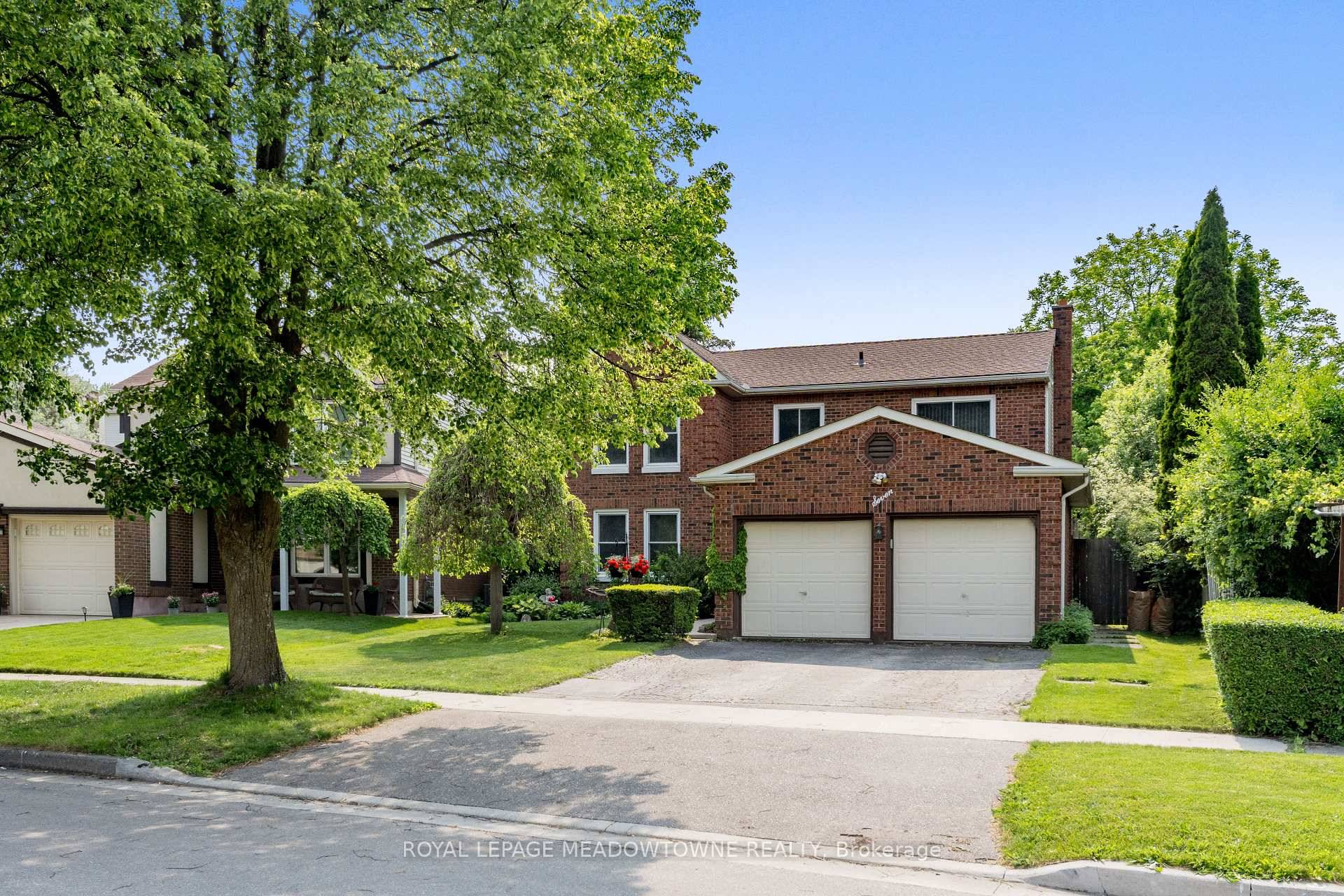 Rarely available on sought after Deerwood Crescent in Forest Heights, this beautifully updated 4 bedroom, 4 bathroom home offers the perfect blend of charm, space, and modern upgrades in one ...