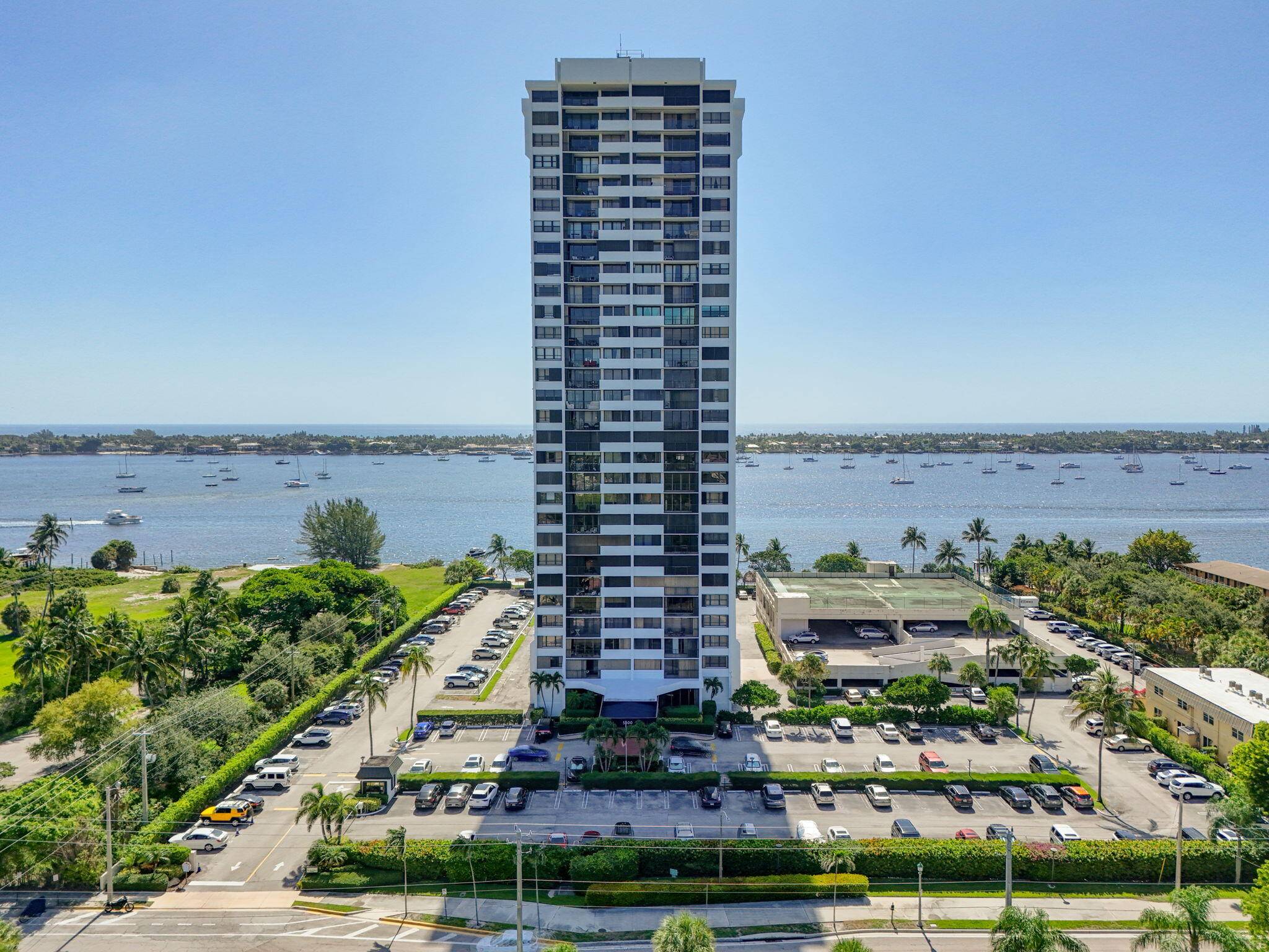 Welcome to Palm Beach House Condo at 5600 N Flagler Drive !