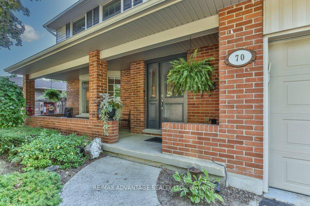 Welcome to 70 Fairlane Road, an immaculately cared for family home in the heart of Byron one of Londons most desirable communities.