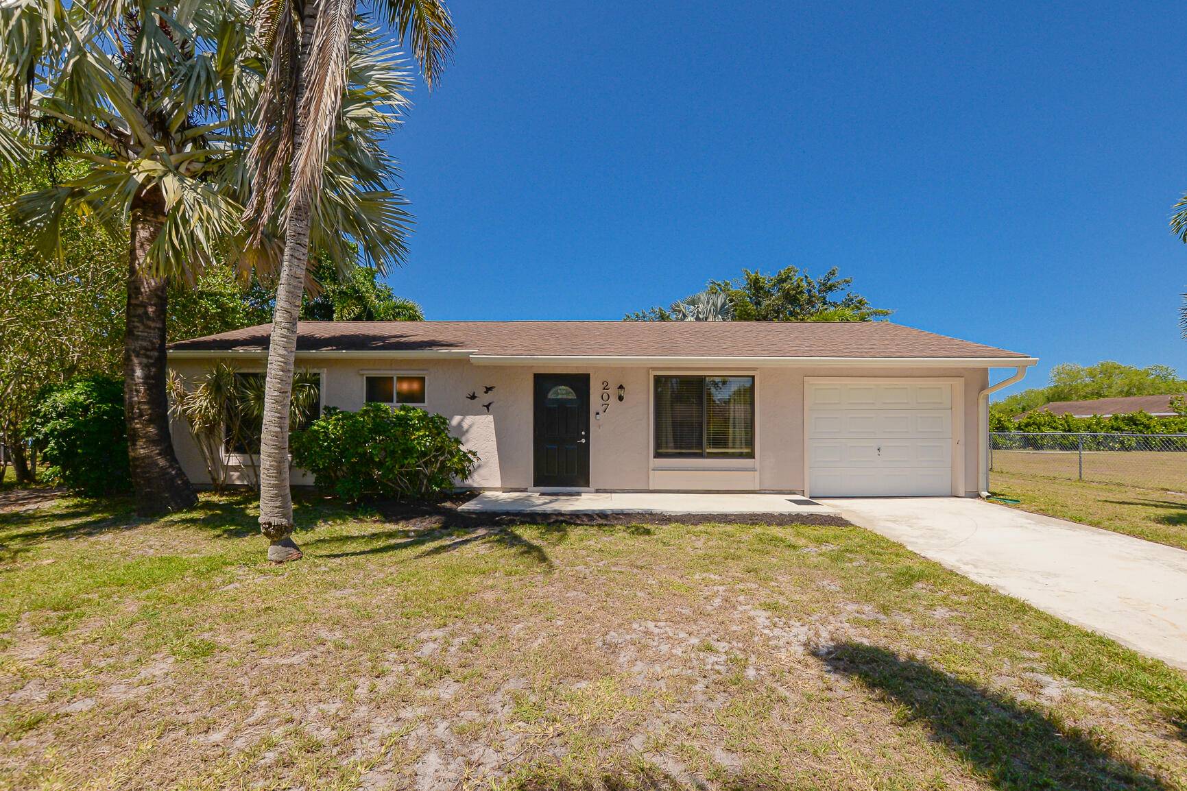 This Charming home at 207 SW Bridgeport Dr exudes warmth and functional living.