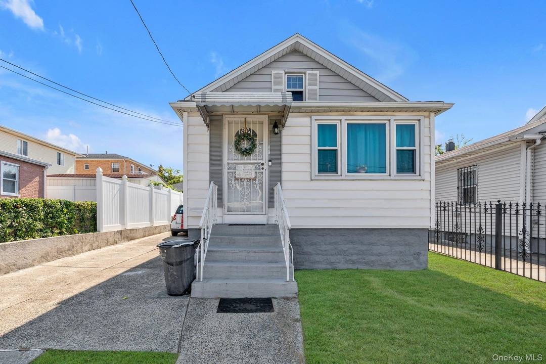 Charming Colonial Buildable Lot Your Next Big Move !